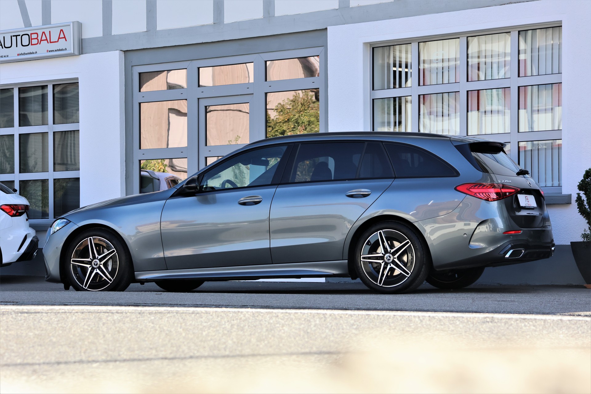 MERCEDES-BENZ C 220 d T 4Matic Swiss Star AMG-Line (CH) MSI+-showroom-element-3