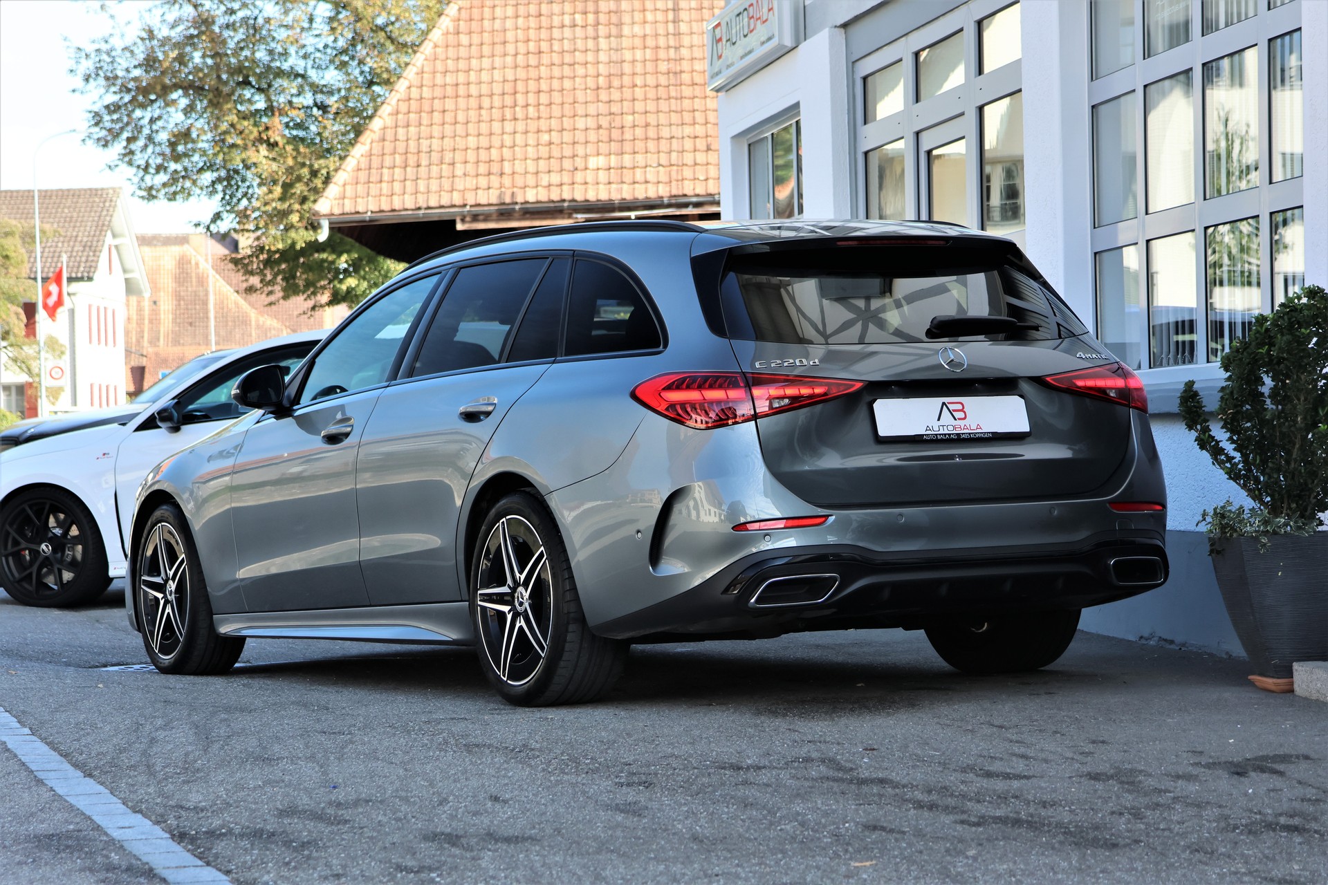 MERCEDES-BENZ C 220 d T 4Matic Swiss Star AMG-Line (CH) MSI+-showroom-element-2