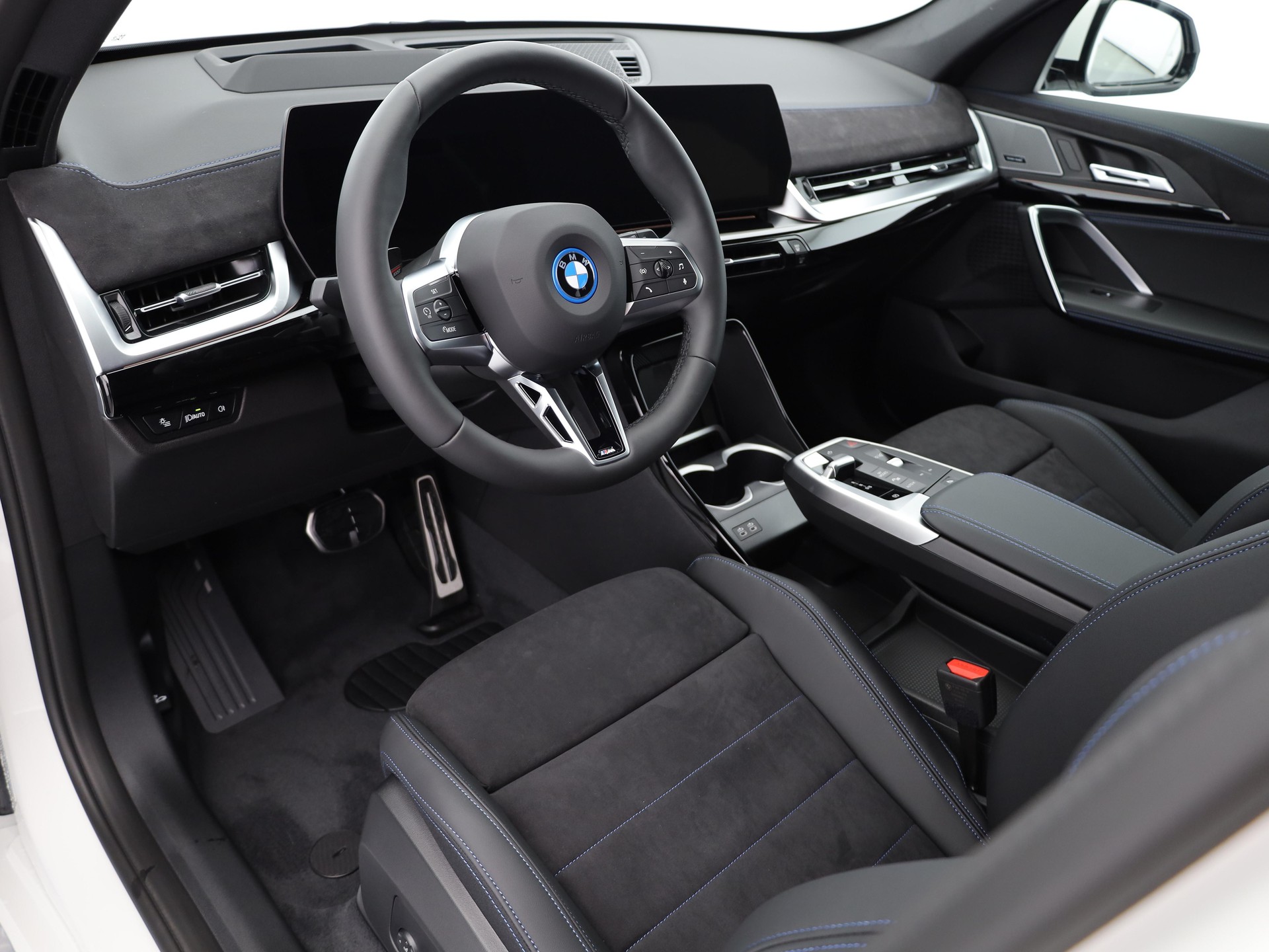 BMW iX1 U11 30 xDrive-image-9