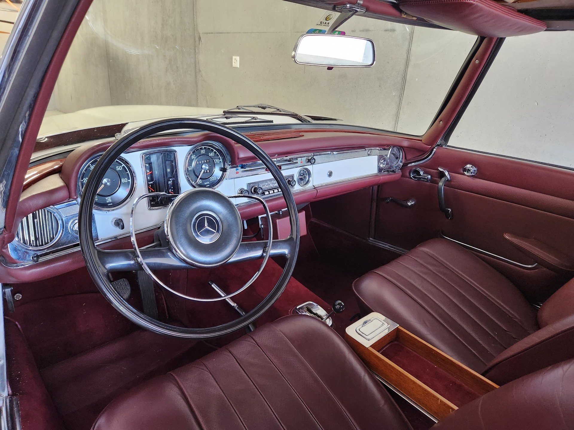 MERCEDES-BENZ SL 230 Cabriolet Pagode-image-10