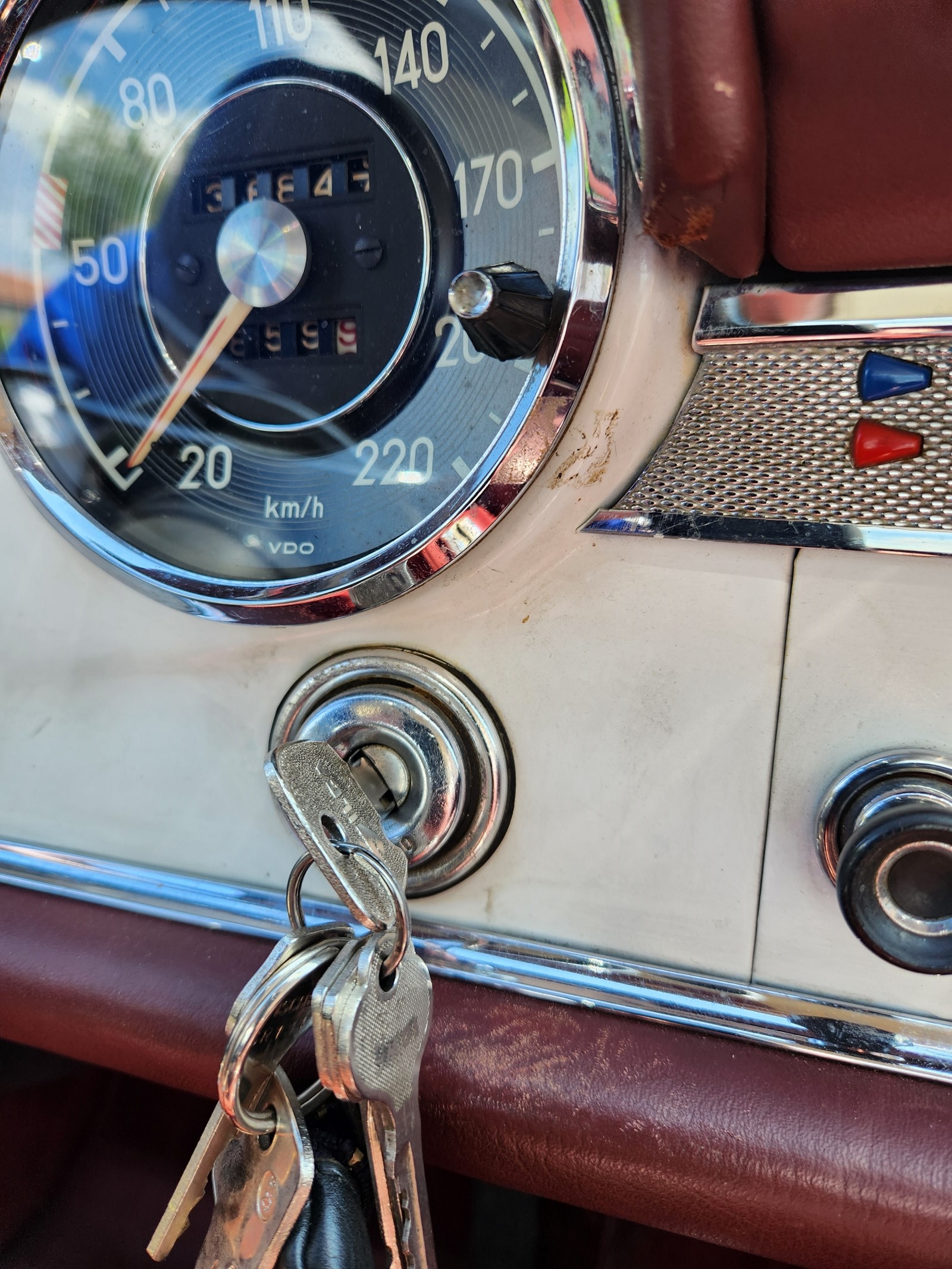 MERCEDES-BENZ SL 230 Cabriolet Pagode-image-12