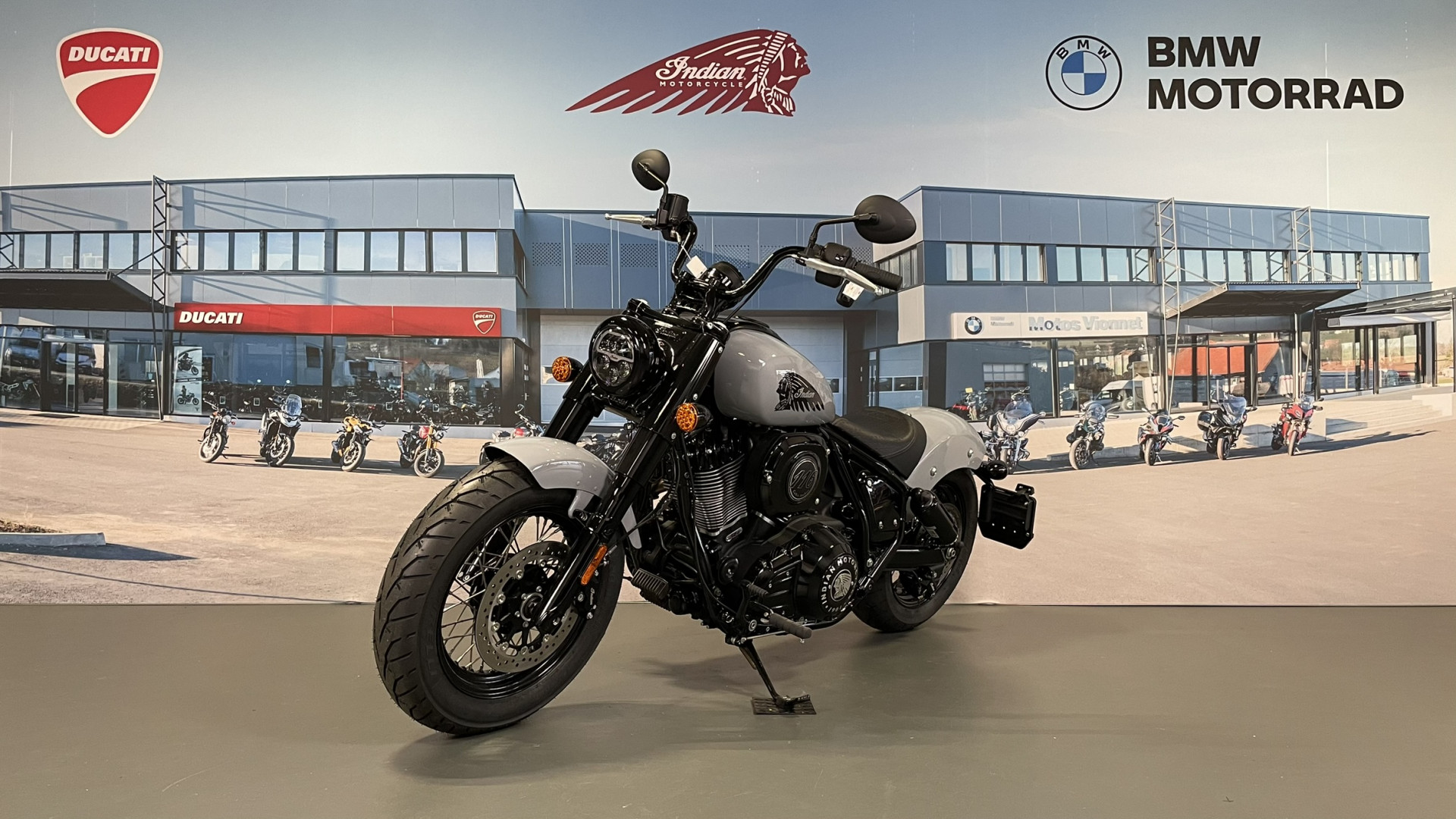 INDIAN Chief Bobber Dark Horse-showroom-element-2