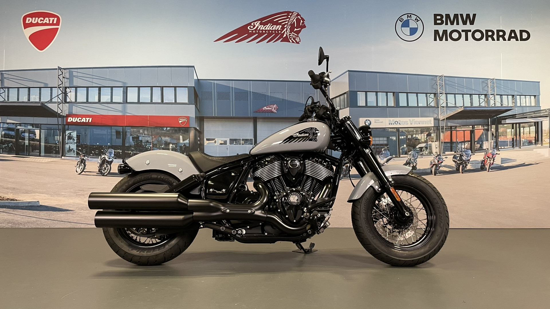 INDIAN Chief Bobber Dark Horse-image-5