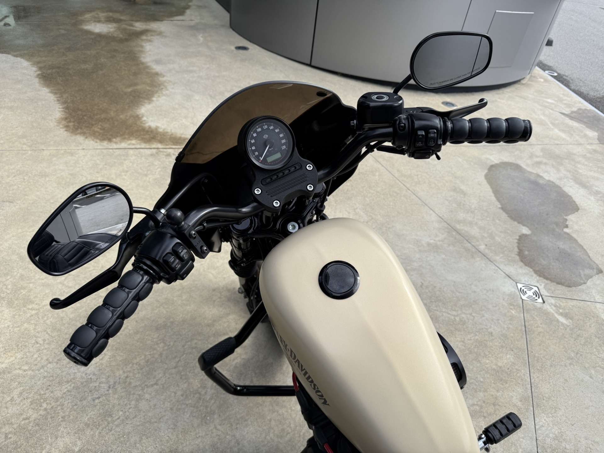 HARLEY-DAVIDSON XL 883 N Sportster Iron-image-4