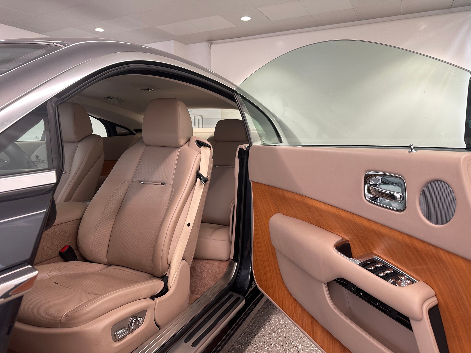 ROLLS-ROYCE Wraith 6.6 V12-image-6