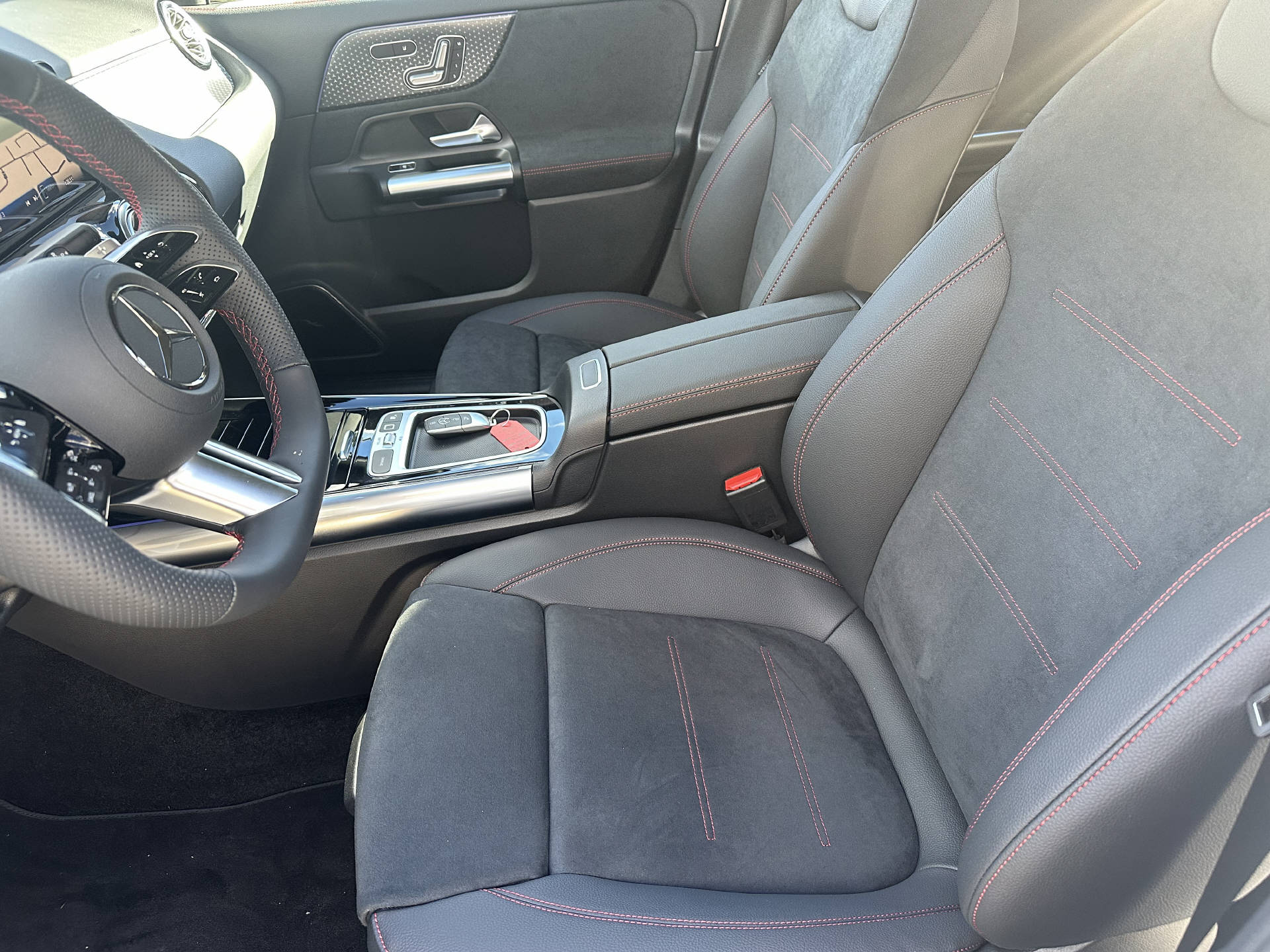 MERCEDES-BENZ GLA 250 Swiss Star AMG Line 4matic-image-10