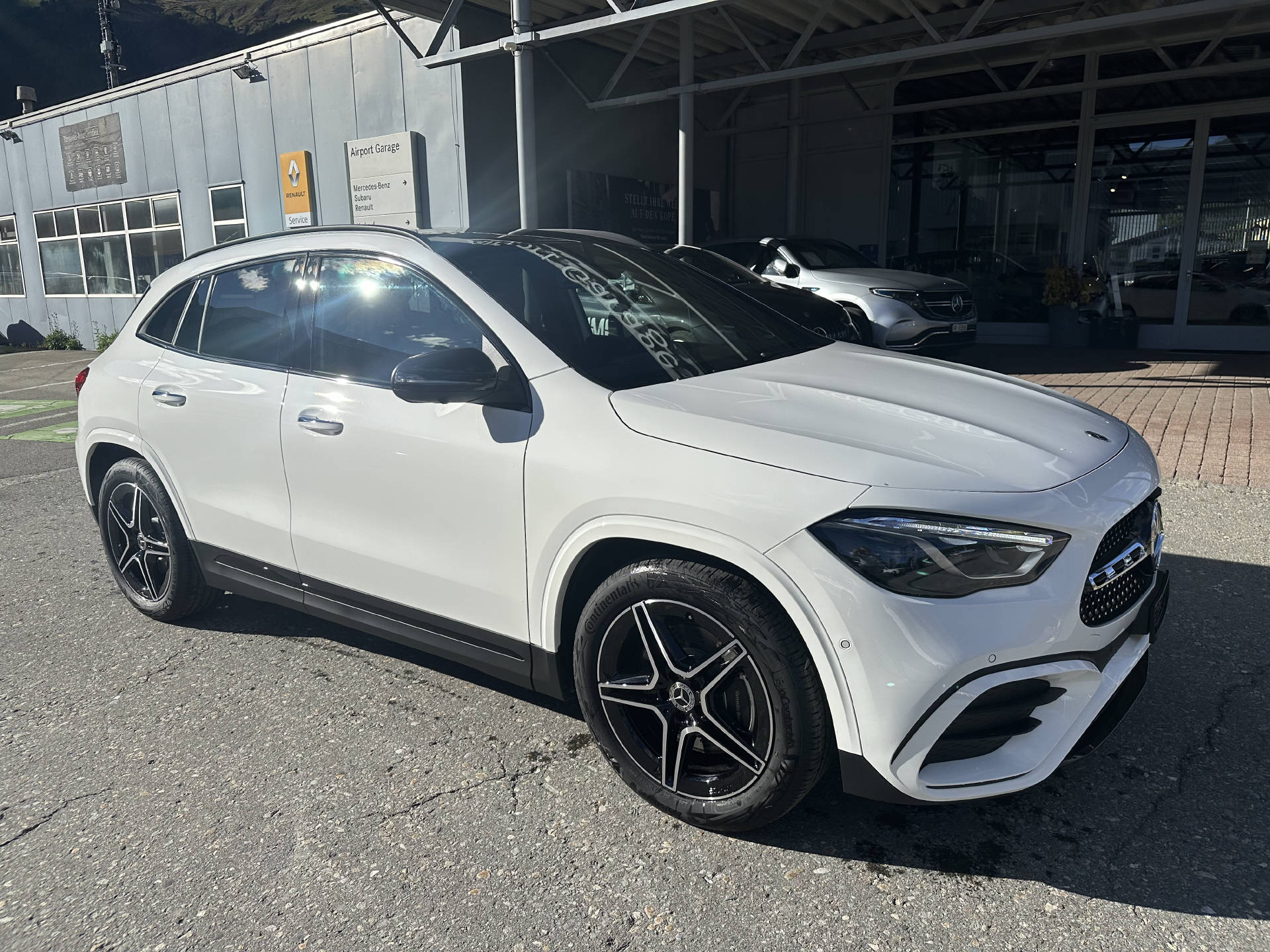 MERCEDES-BENZ GLA 250 Swiss Star AMG Line 4matic-showroom-element-2
