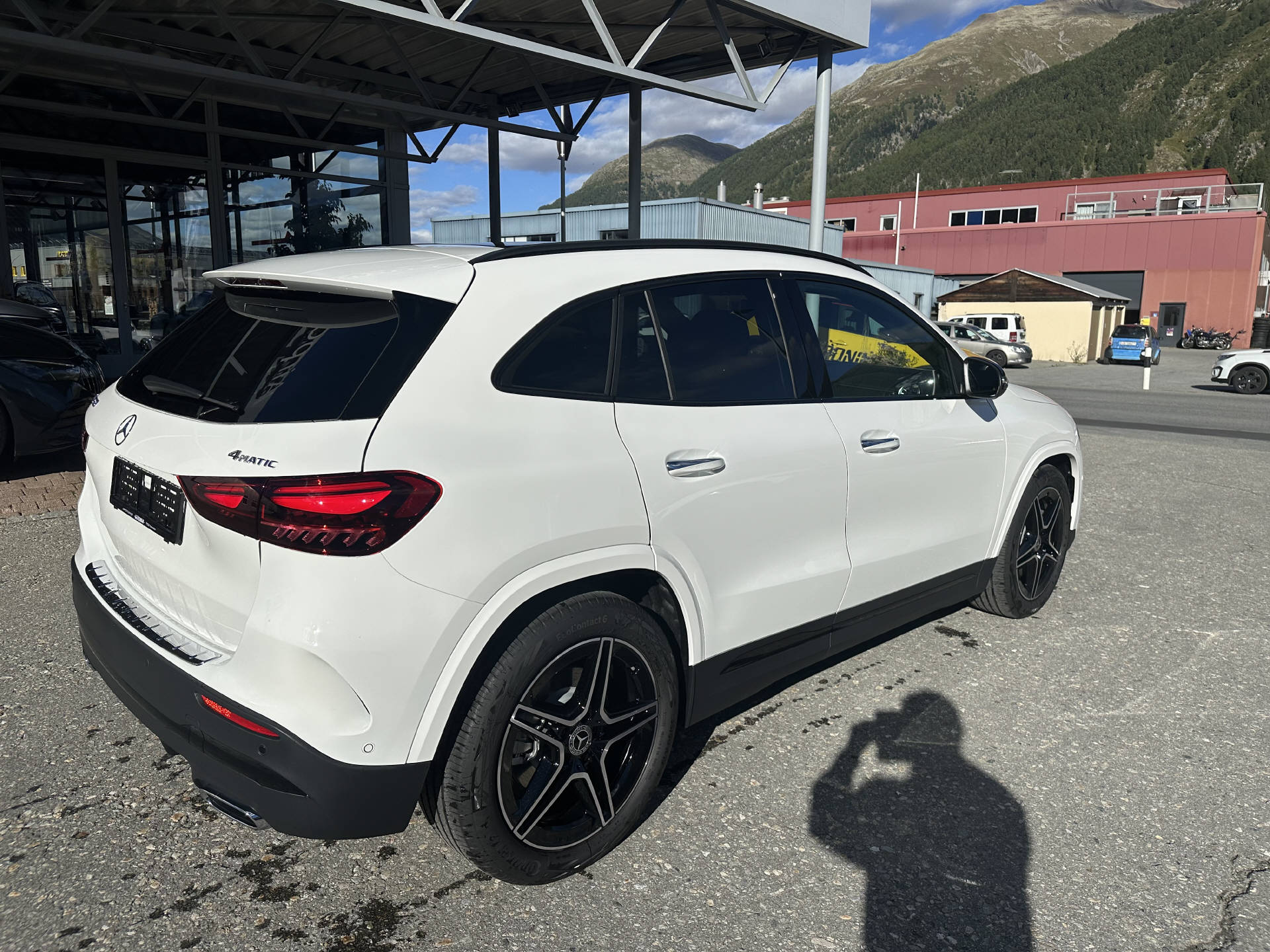 MERCEDES-BENZ GLA 250 Swiss Star AMG Line 4matic-image-8