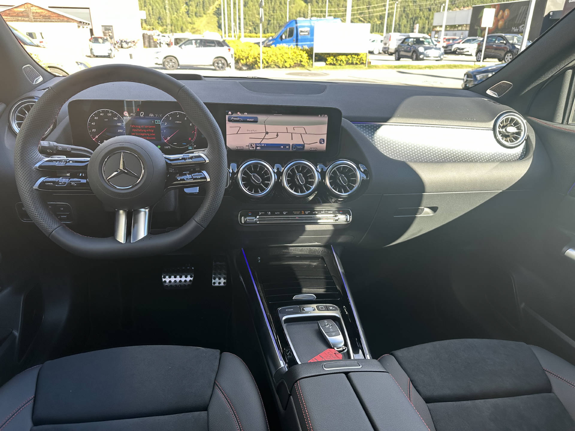 MERCEDES-BENZ GLA 250 Swiss Star AMG Line 4matic-image-9