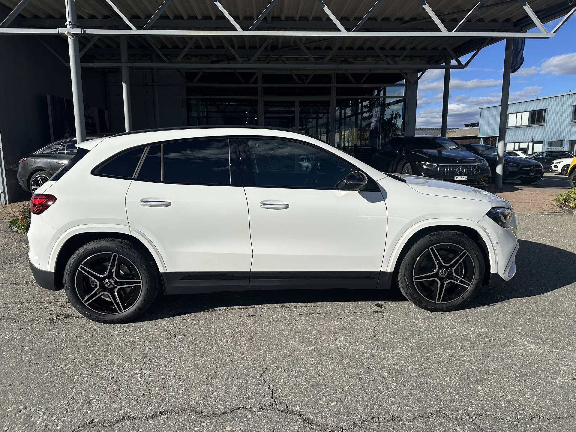 MERCEDES-BENZ GLA 250 Swiss Star AMG Line 4matic-showroom-element-1