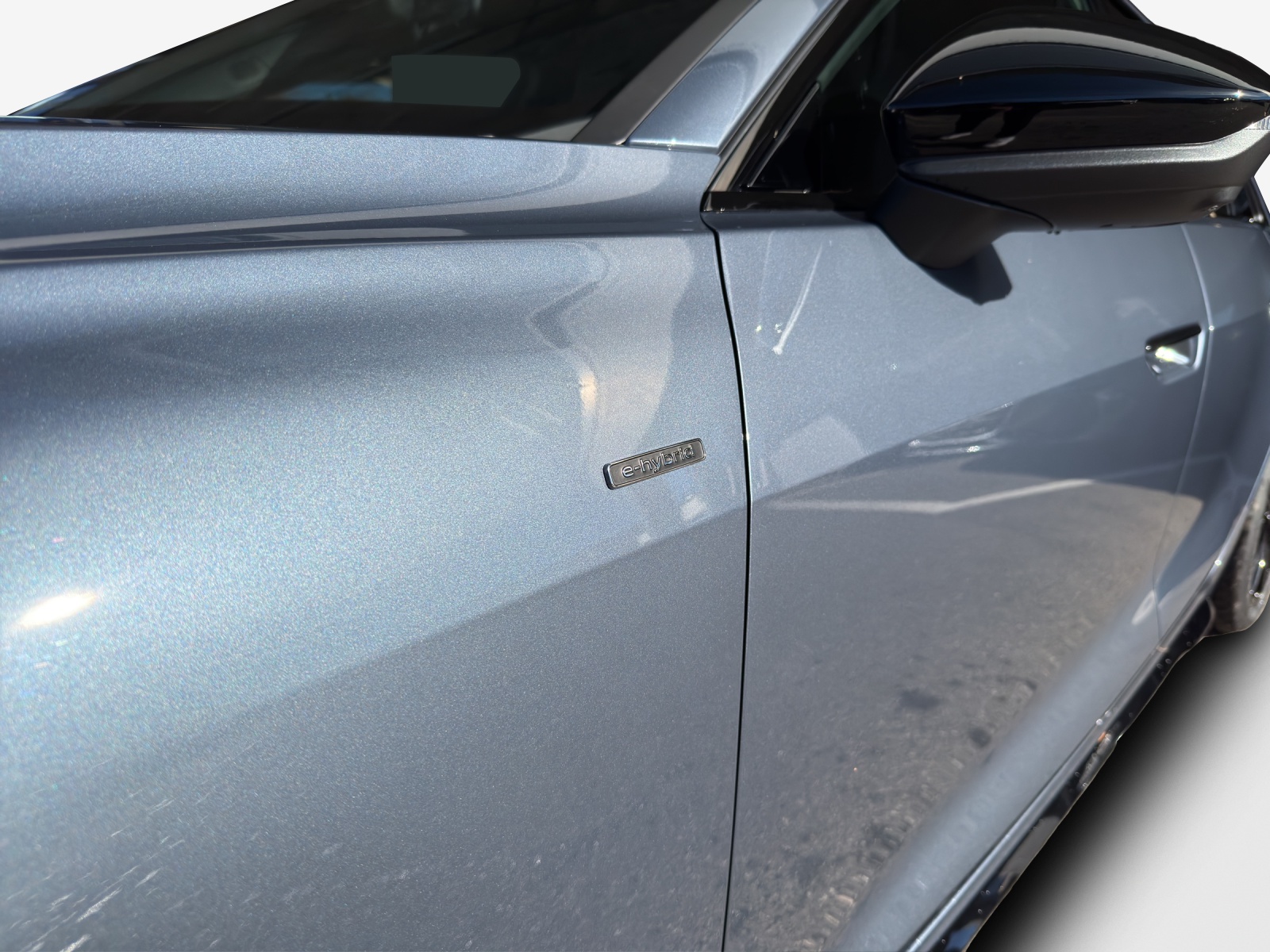 AUDI A5 Avant e-hybrid quattro Attraction 220 kW S tronic-image-1