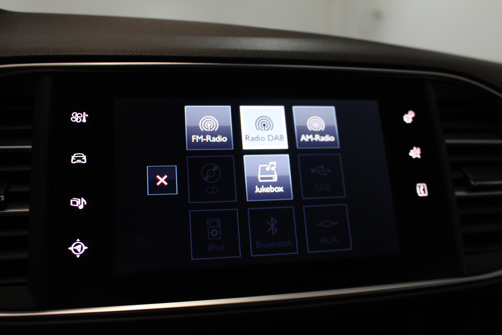 PEUGEOT 308 1.2 PureTech 130 Allure S/S-image-17