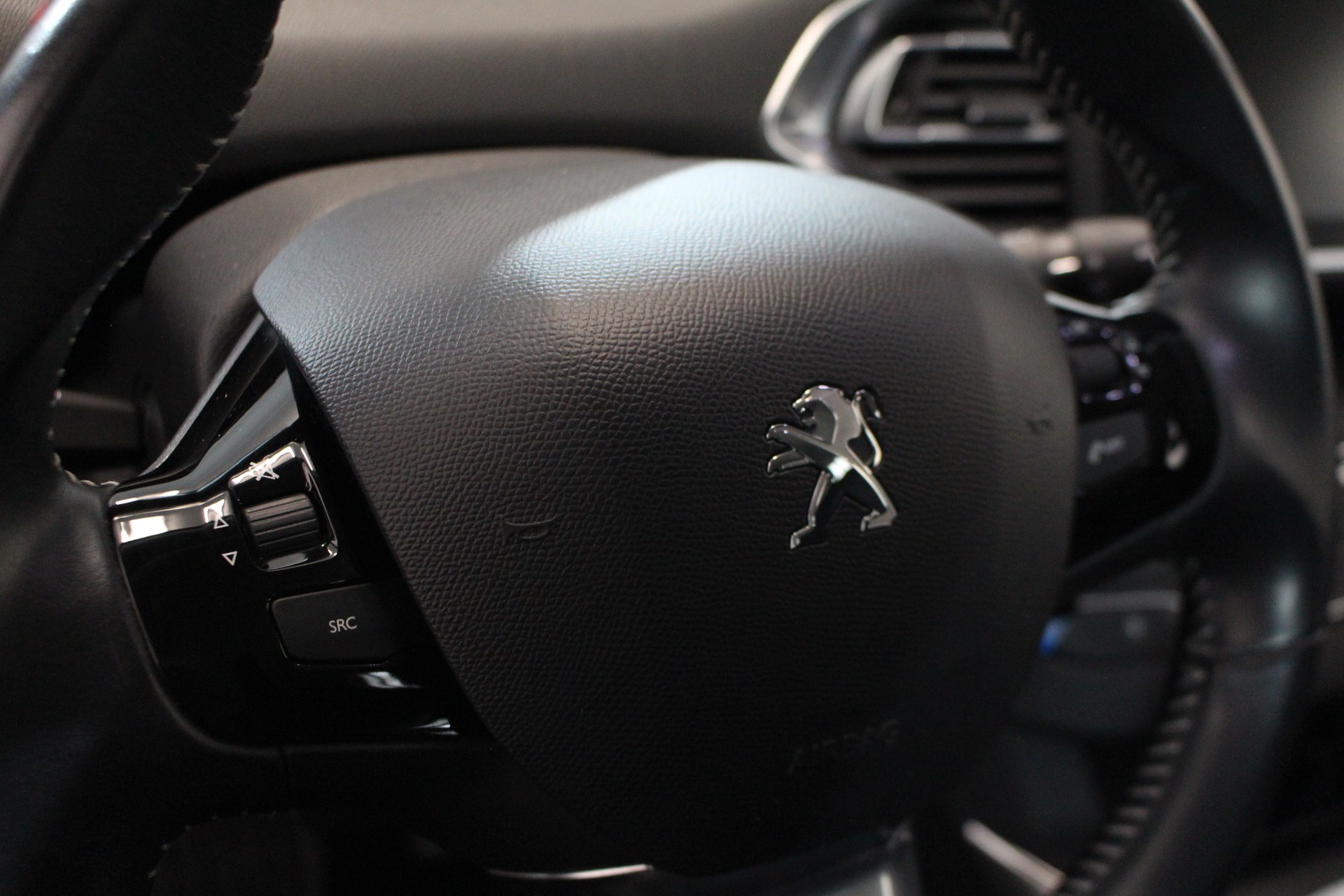 PEUGEOT 308 1.2 PureTech 130 Allure S/S-image-13