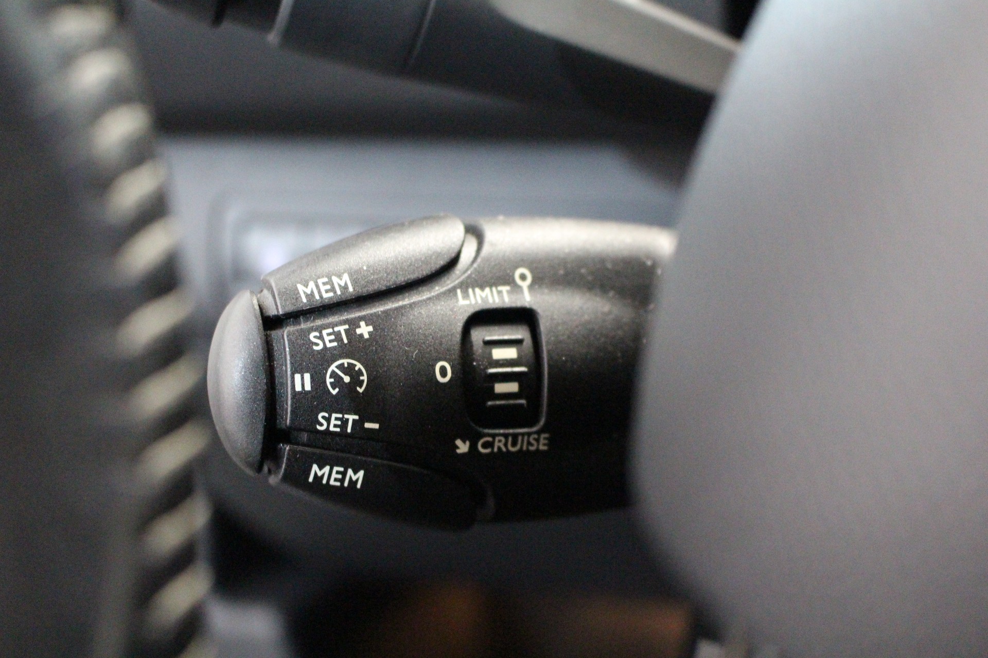 PEUGEOT 308 1.2 PureTech 130 Allure S/S-image-14