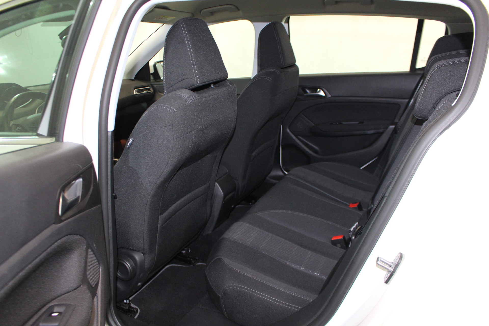 PEUGEOT 308 1.2 PureTech 130 Allure S/S-image-7