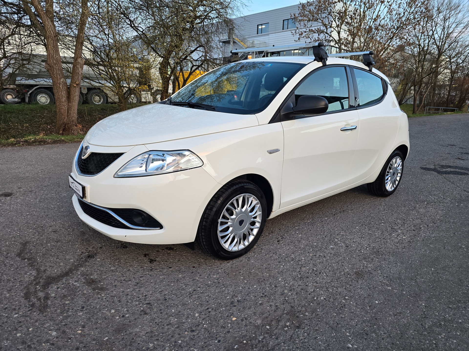 LANCIA Ypsilon 1.2 Elefantino-showroom-element-1