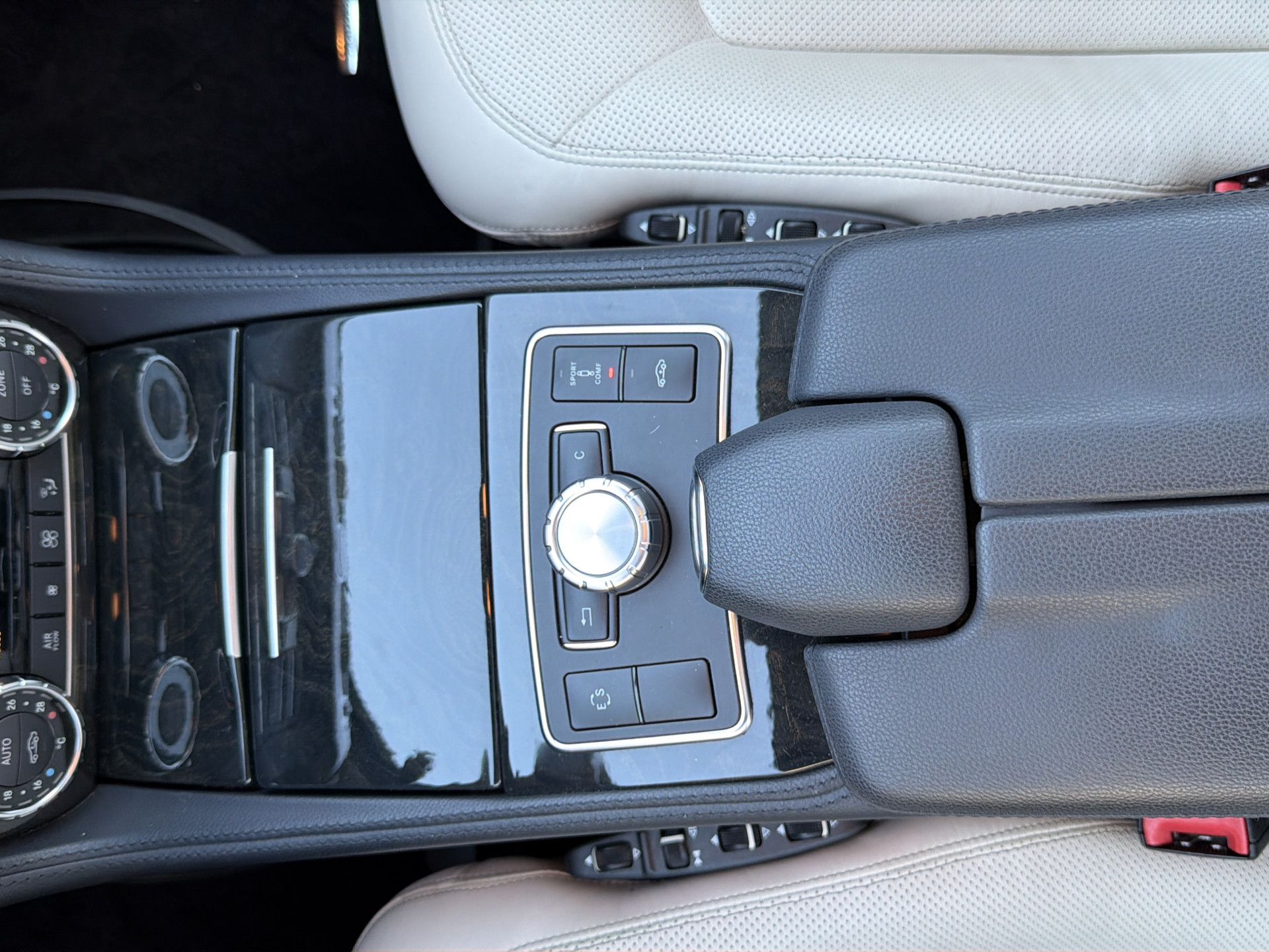 MERCEDES-BENZ CLS 500 4Matic 7G-Tronic-image-16