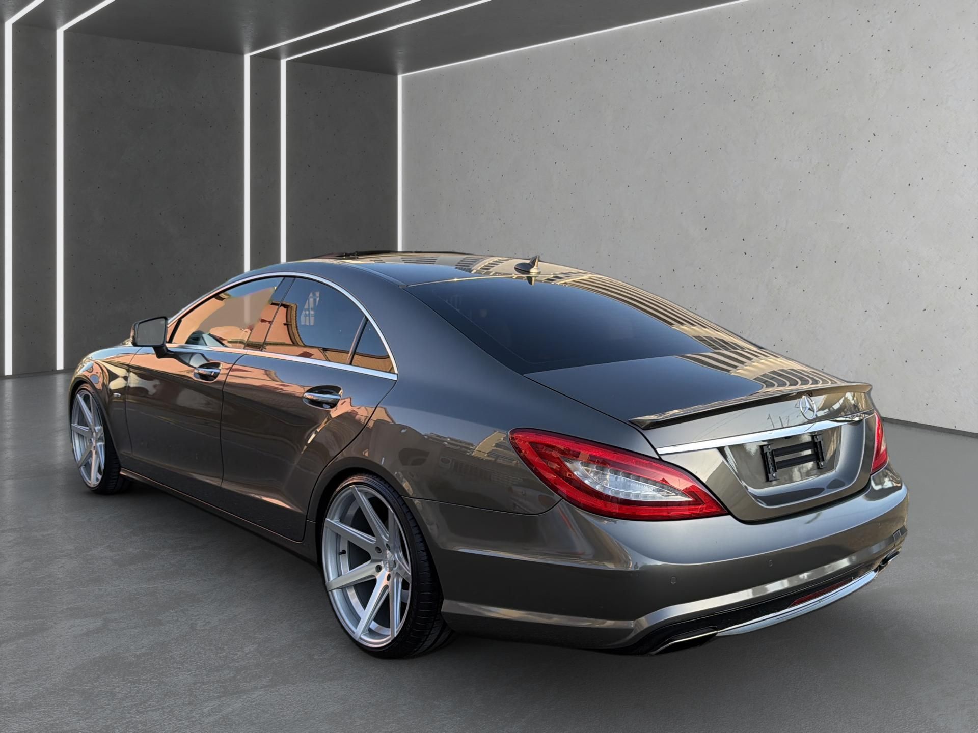 MERCEDES-BENZ CLS 500 4Matic 7G-Tronic-showroom-element-3