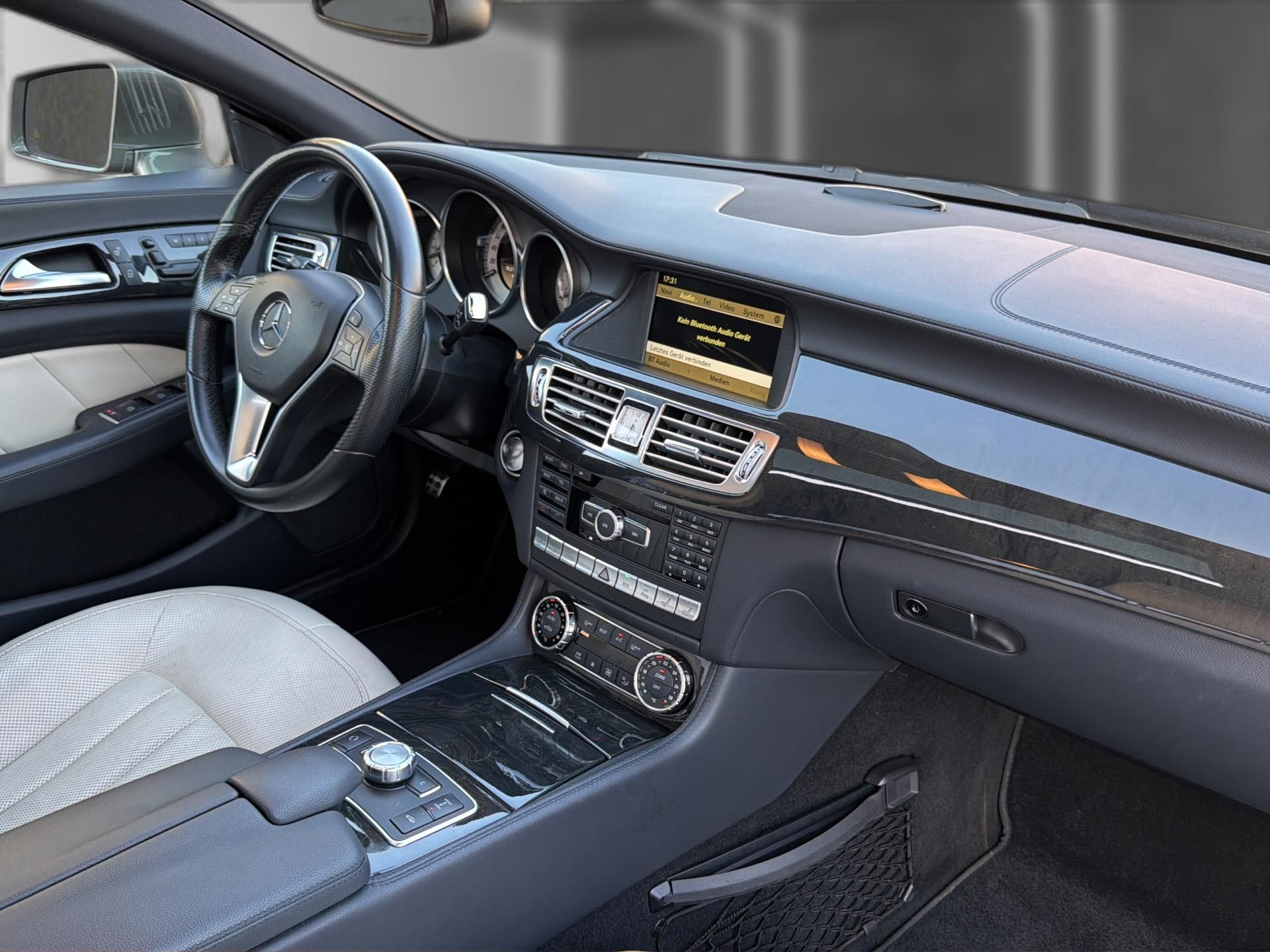 MERCEDES-BENZ CLS 500 4Matic 7G-Tronic-image-14
