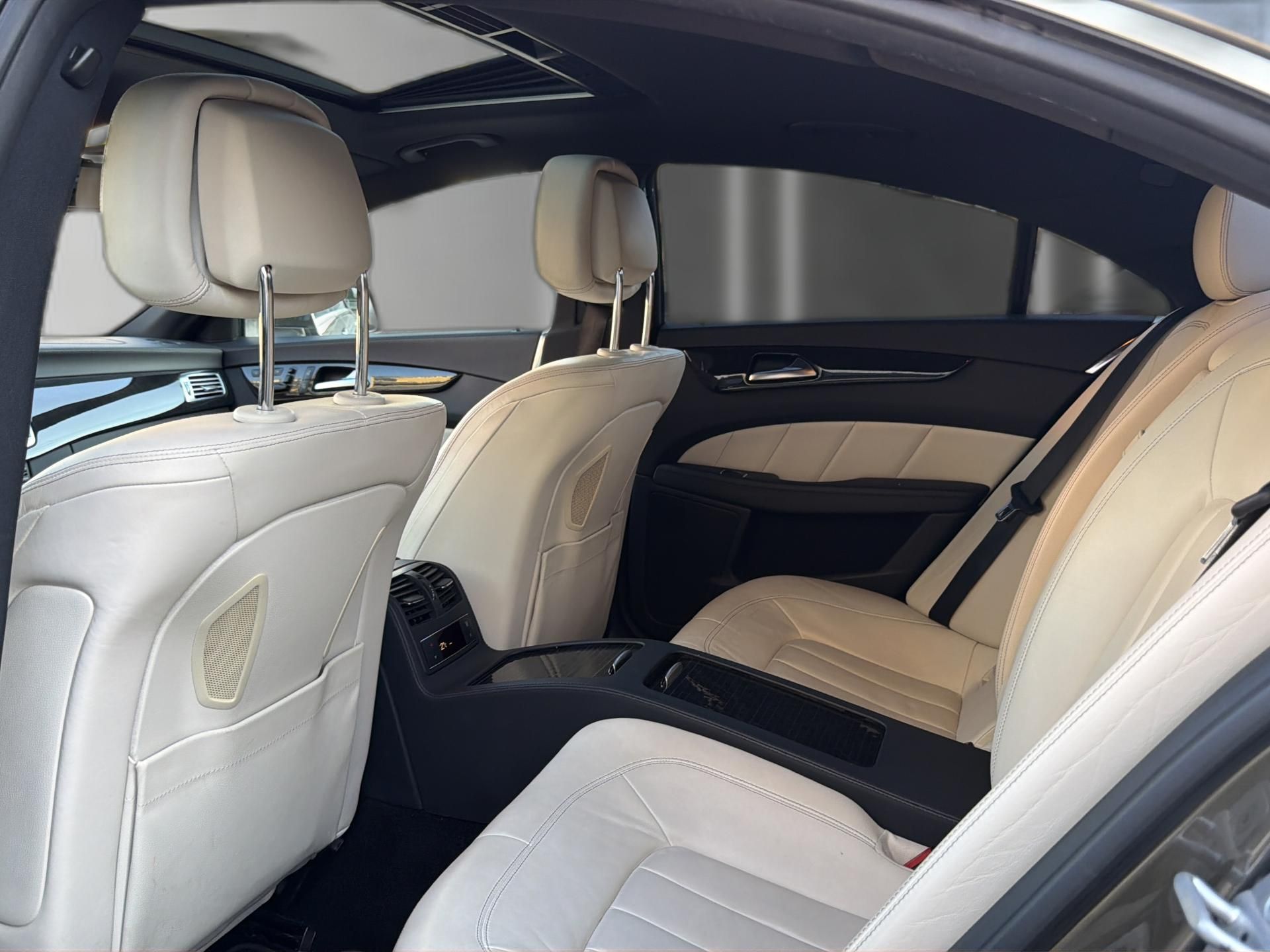 MERCEDES-BENZ CLS 500 4Matic 7G-Tronic-image-12