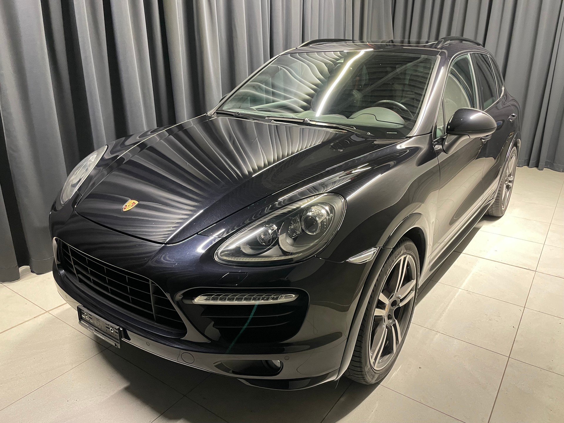 PORSCHE Cayenne GTS (76)-showroom-element-2
