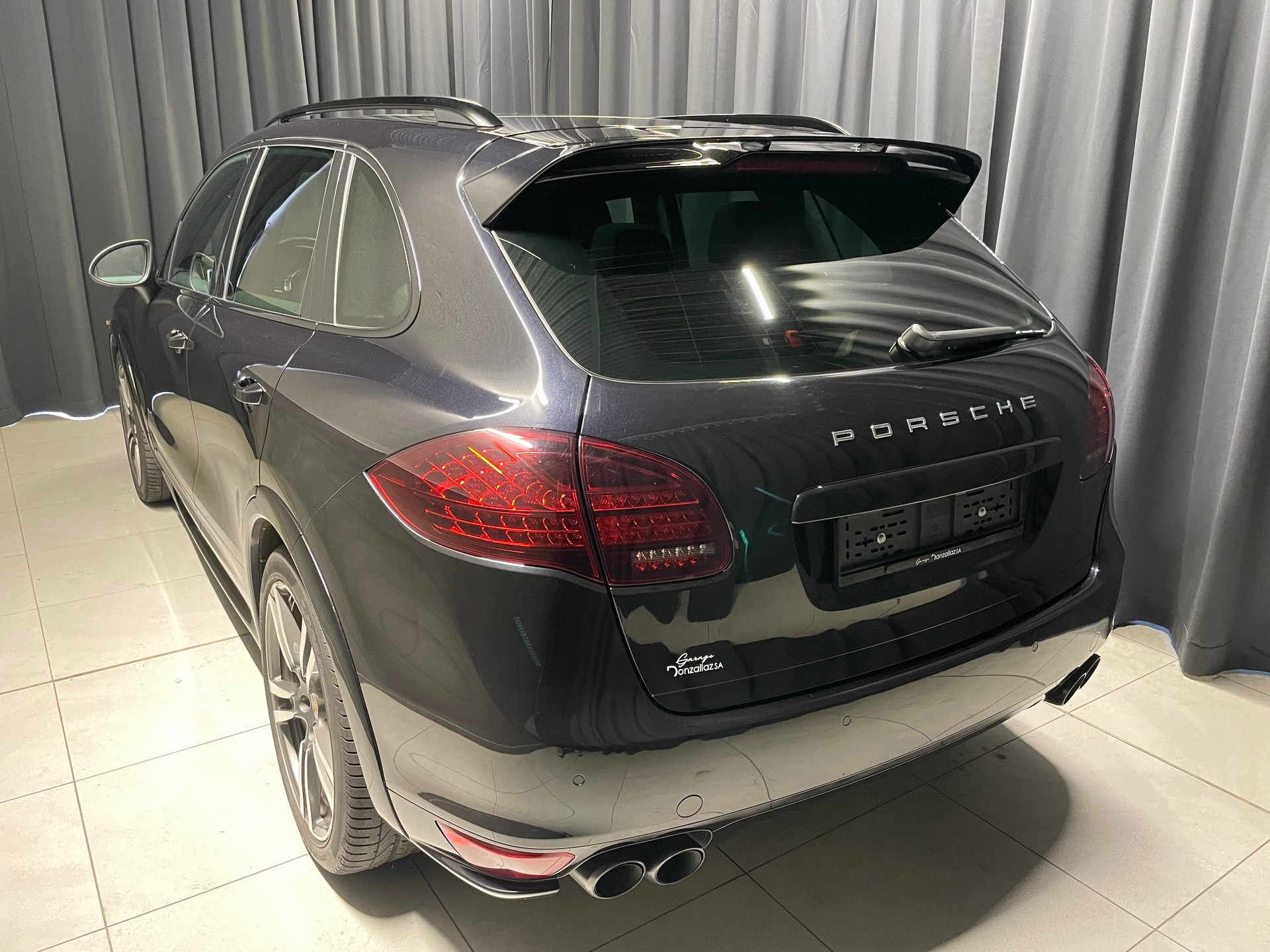 PORSCHE Cayenne GTS (76)-showroom-element-3