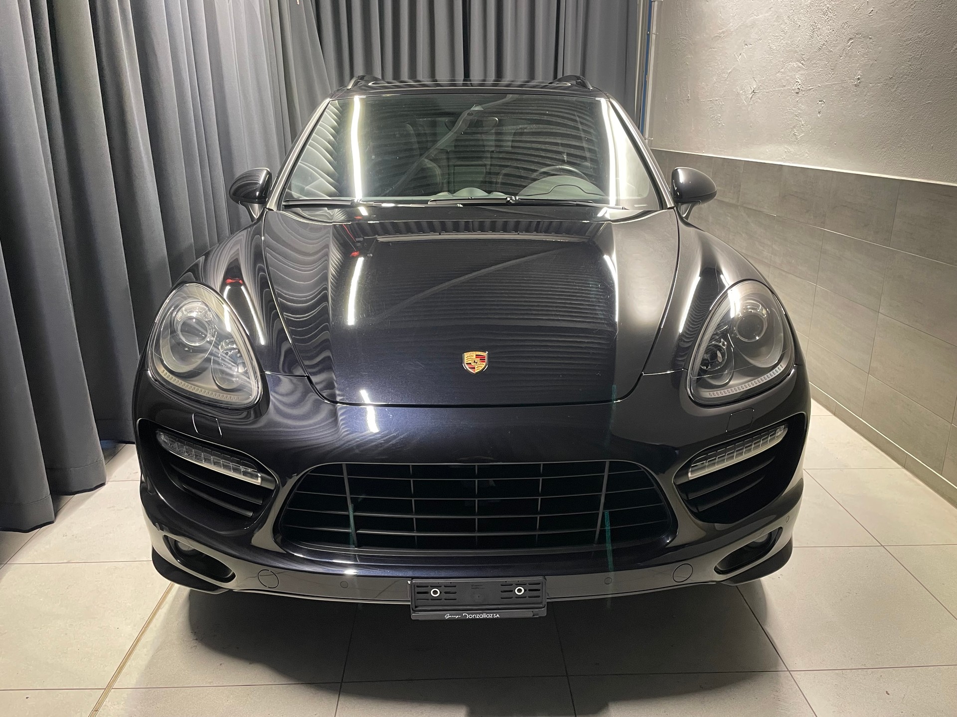 PORSCHE Cayenne GTS (76)-showroom-element-1