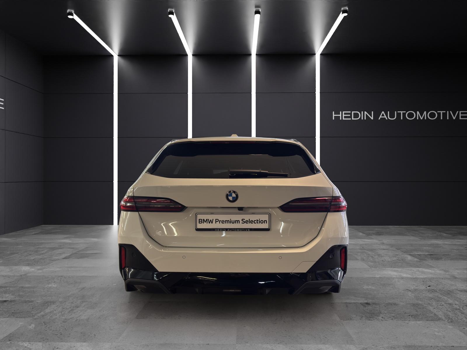 BMW 520d xDrive Touring-showroom-element-3