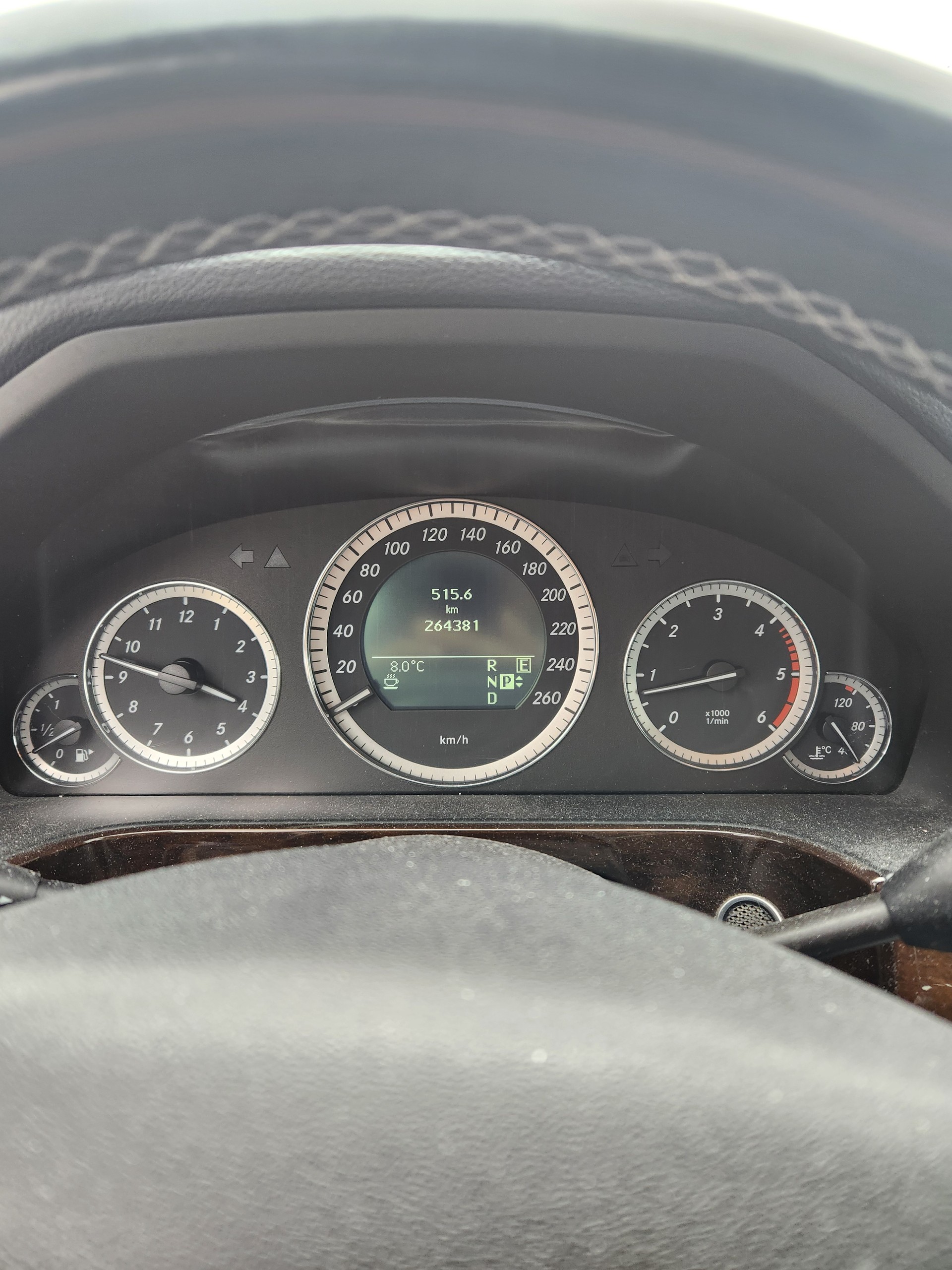 MERCEDES-BENZ E 350 CDI BlueEfficiency 4Matic 7G-Tronic-image-13