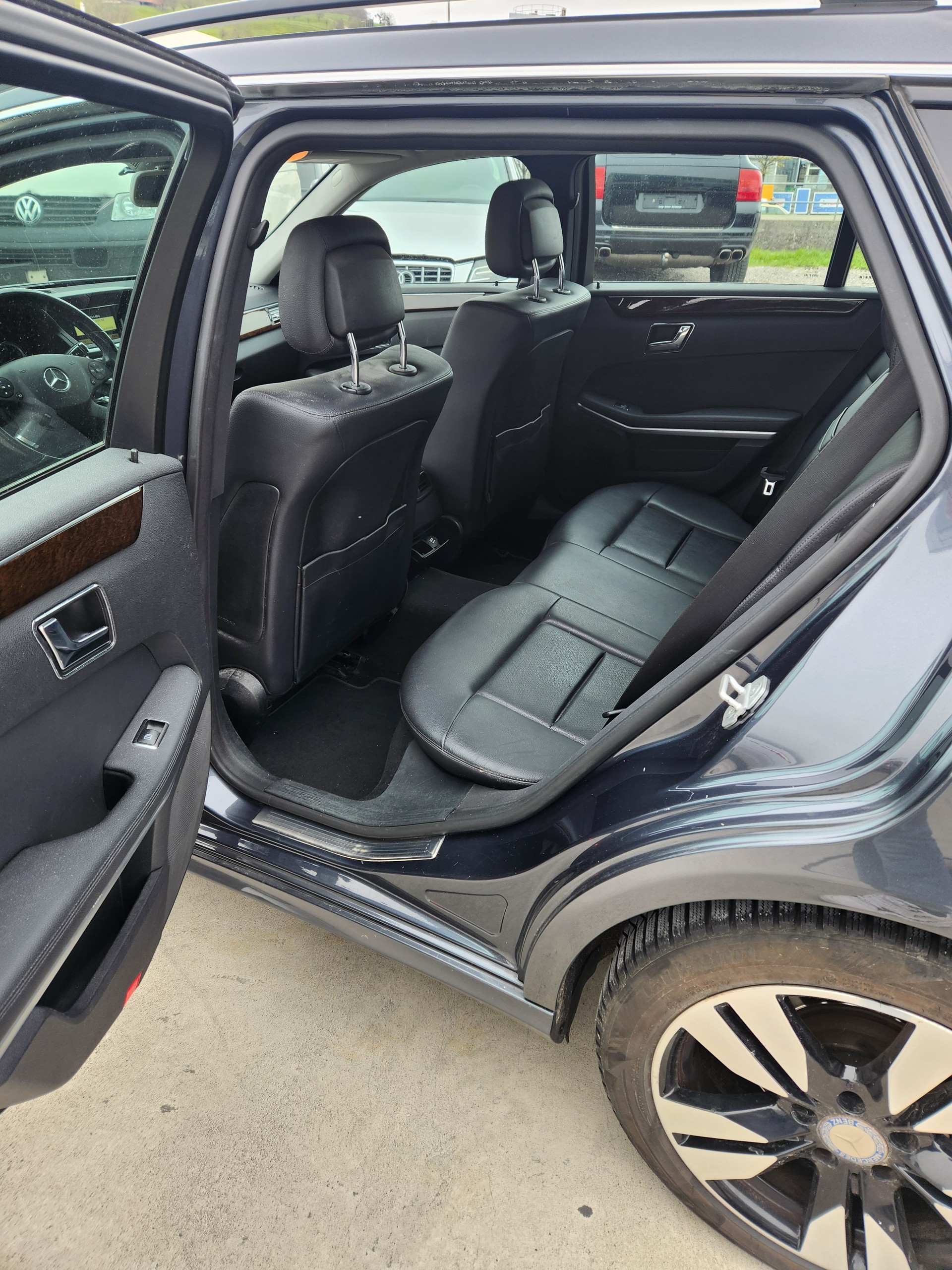 MERCEDES-BENZ E 350 CDI BlueEfficiency 4Matic 7G-Tronic-image-11