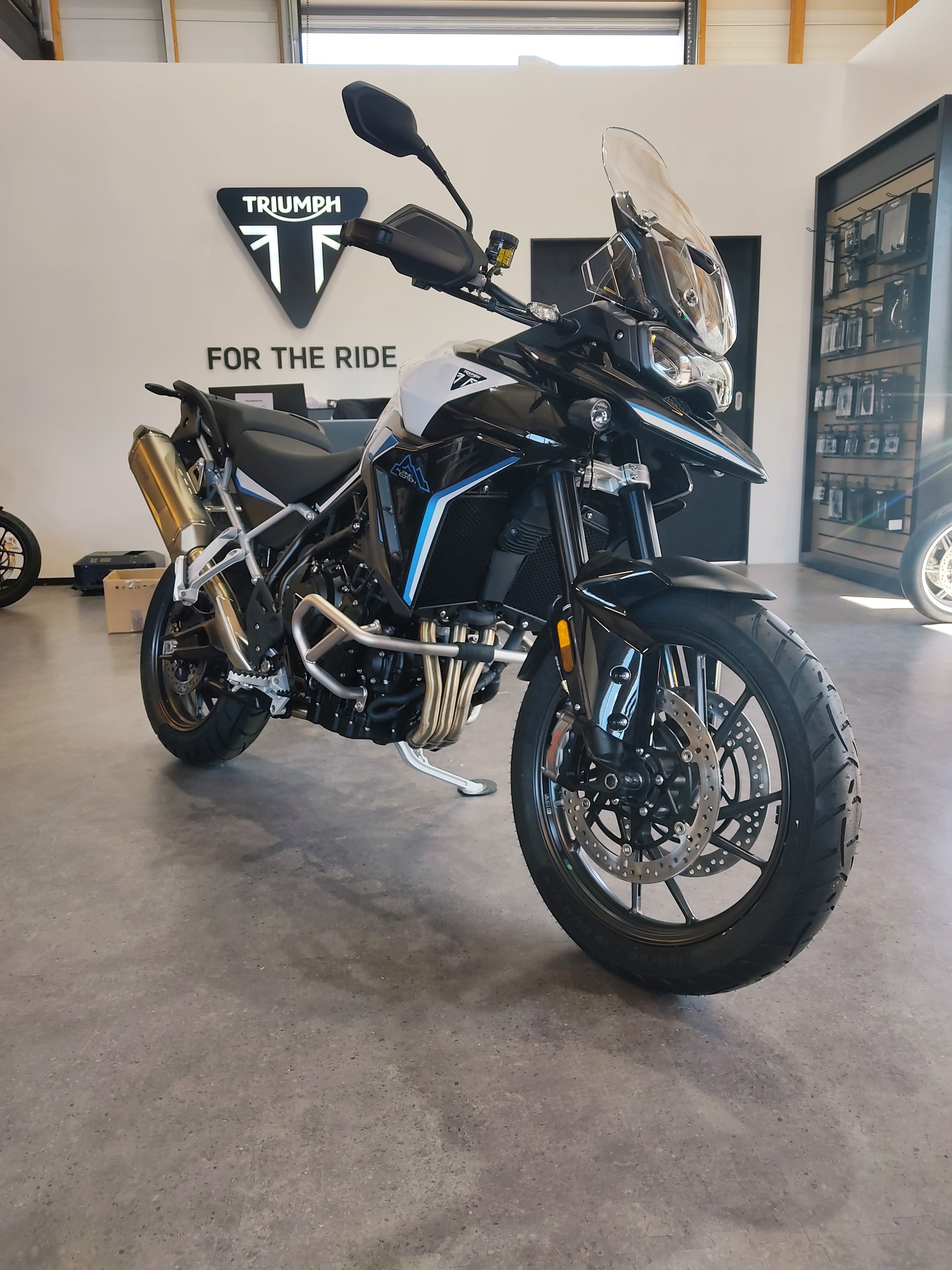 TRIUMPH 900 Alpine Edition-image-0