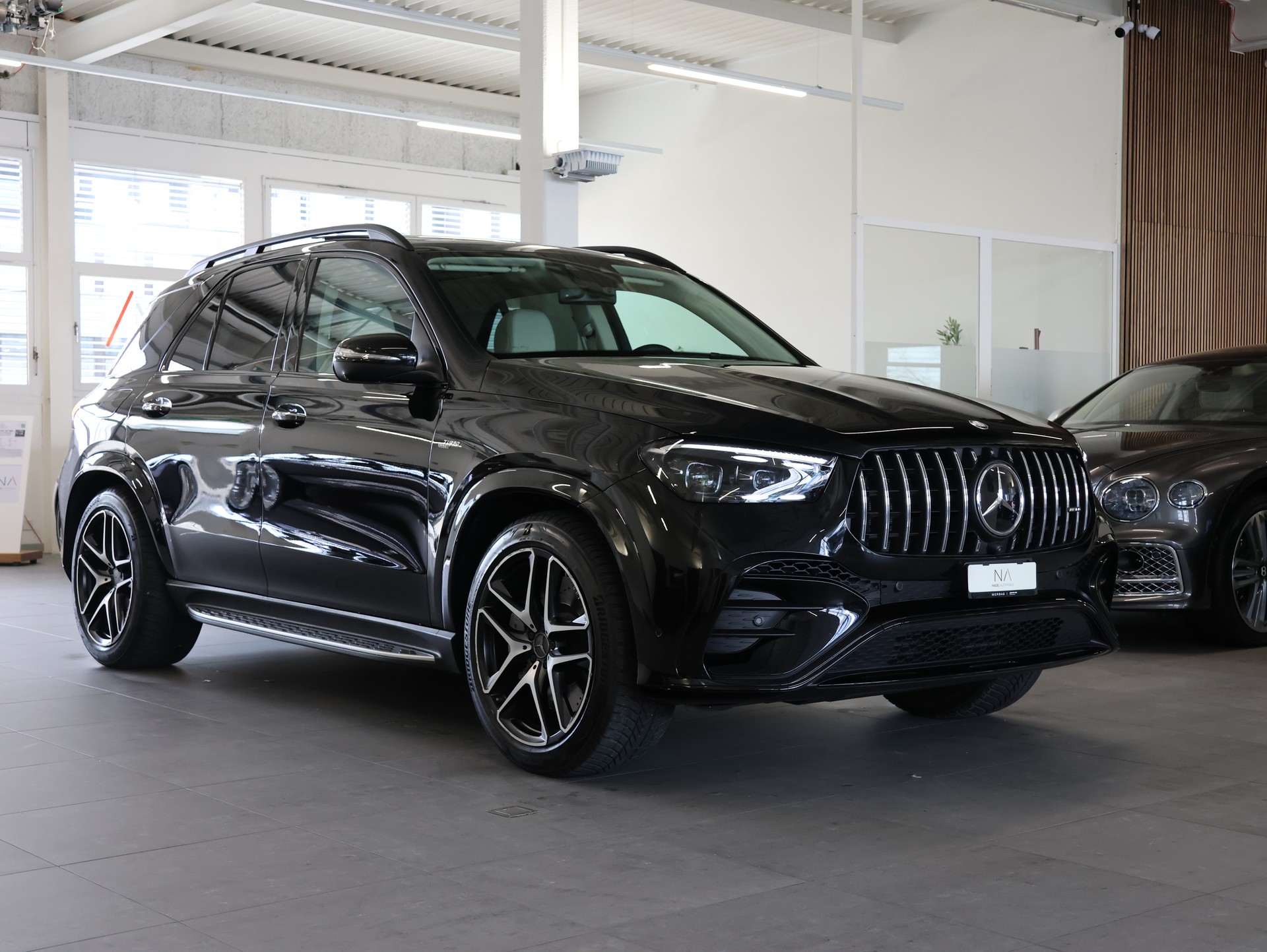 MERCEDES-BENZ GLE 53 AMG 4Matic+ 9G-Speedshift *MSI Plus* *Panoramadach* *Sitzheizung / Lüftung*-showroom-element-1