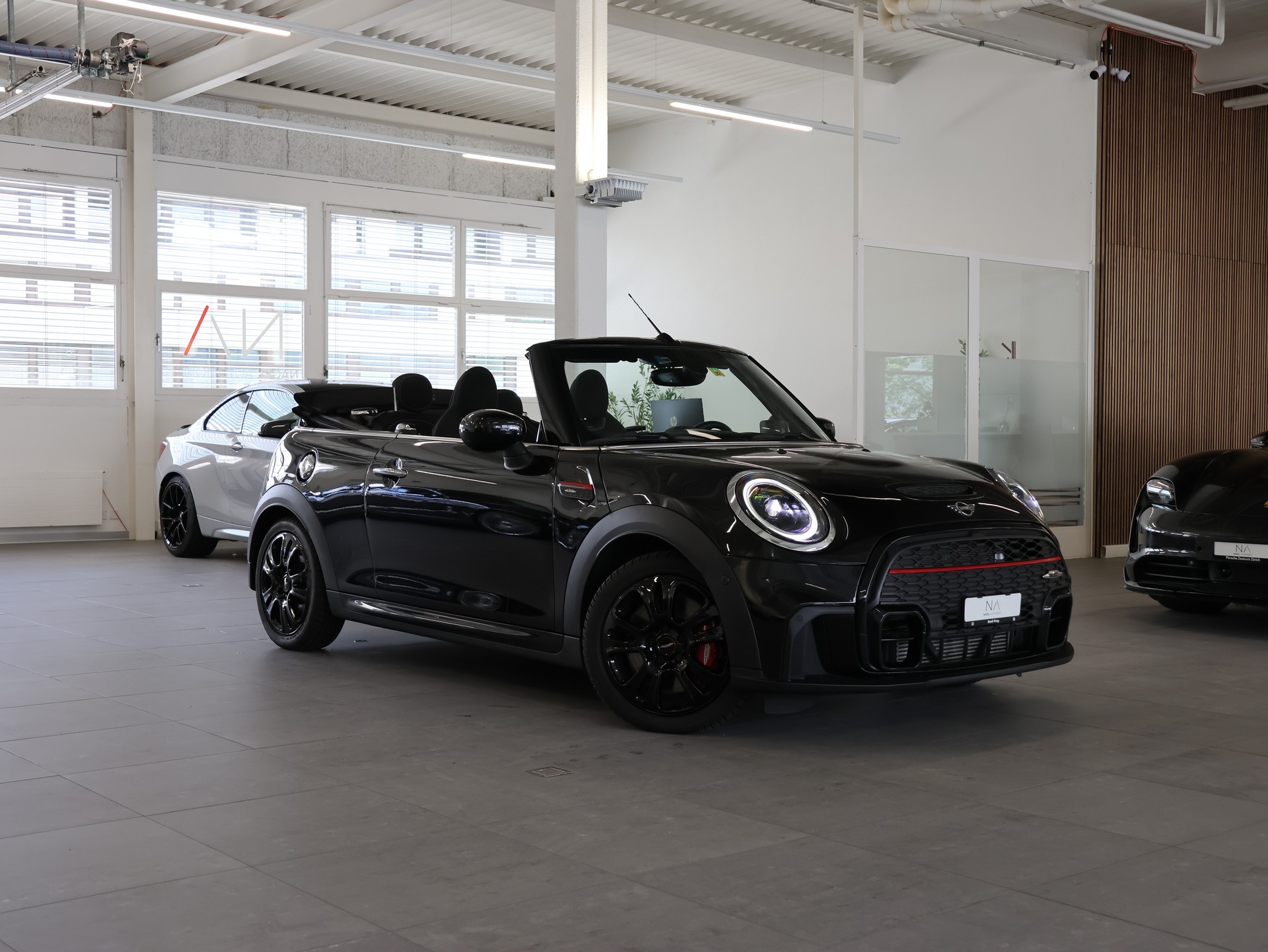 MINI Cooper John Cooper Works Cabriolet Steptronic *Sportabgassanlage* *CarPlay* *Rückfahrkamera*-showroom-element-1