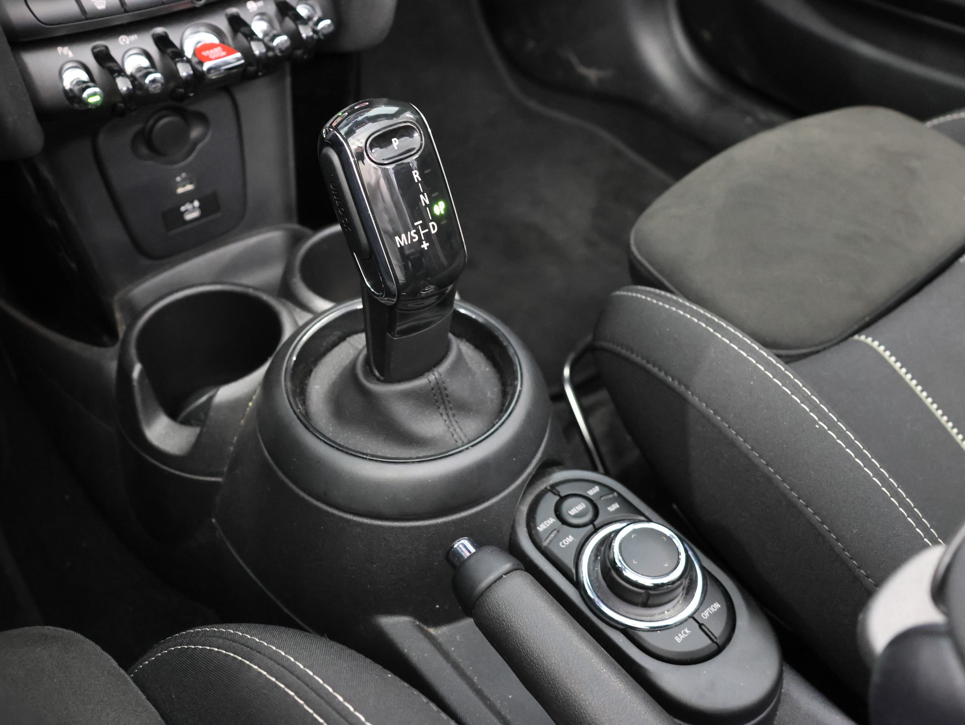 MINI Cooper John Cooper Works Cabriolet Steptronic *Sportabgassanlage* *CarPlay* *Rückfahrkamera*-image-29