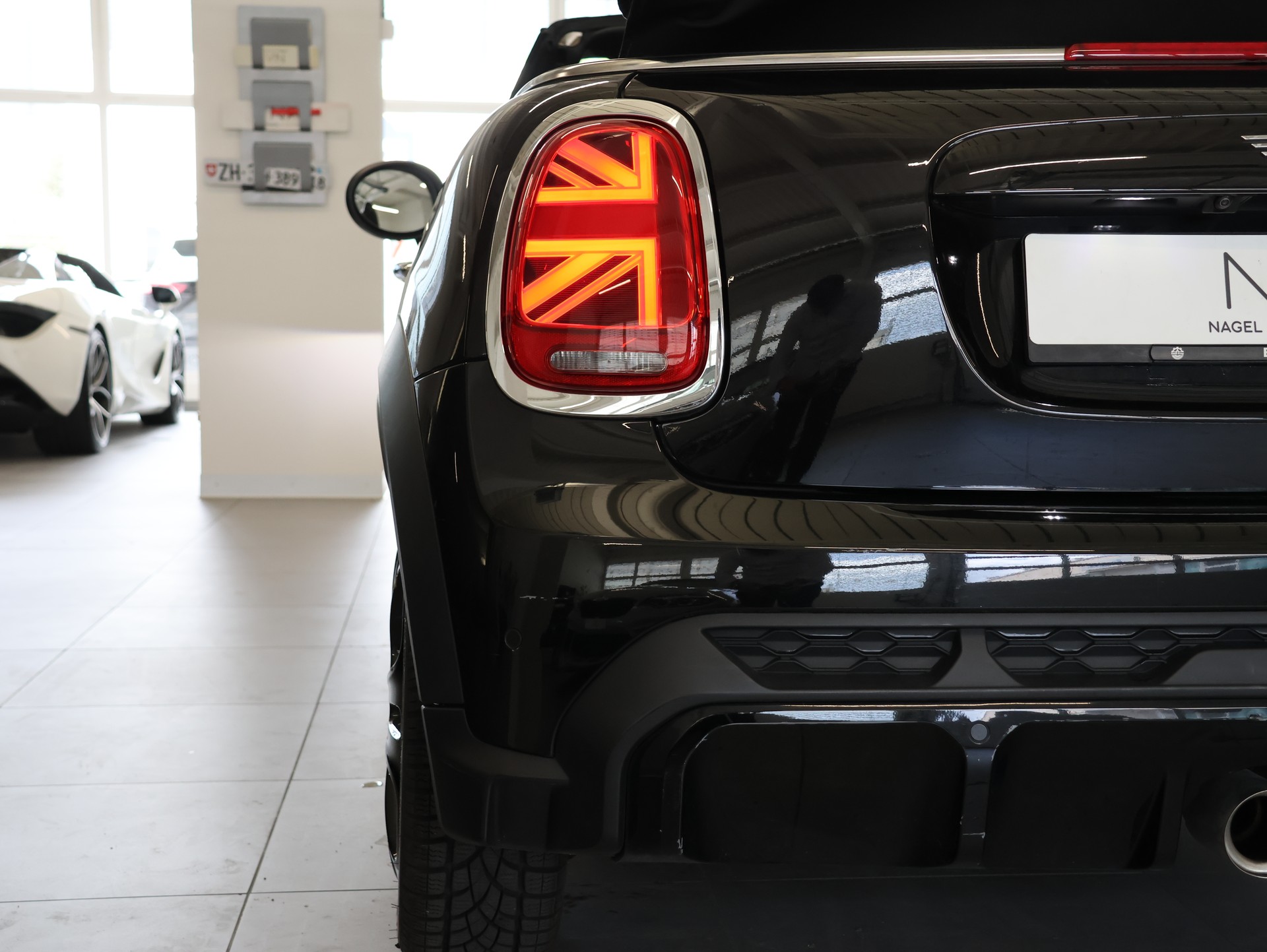 MINI Cooper John Cooper Works Cabriolet Steptronic *Sportabgassanlage* *CarPlay* *Rückfahrkamera*-image-12