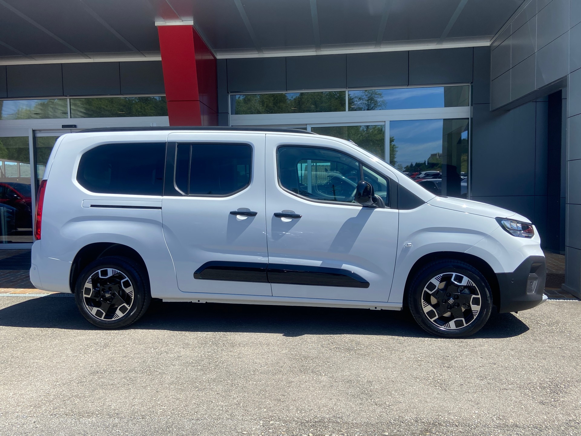 FIAT Doblo - Qubo L 1.5 Diesel Automat 7-Plätze-image-21