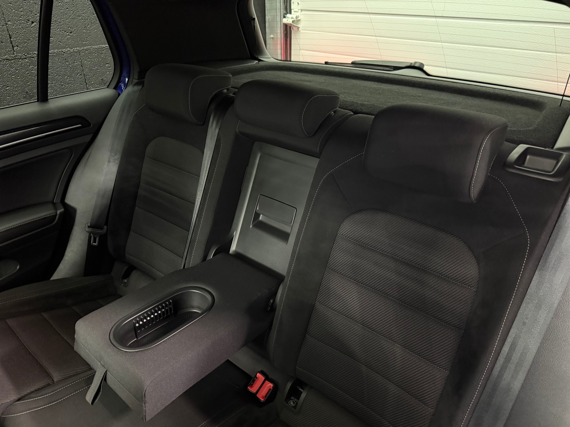 VW Golf 2.0 TSI R 4Motion DSG-image-9