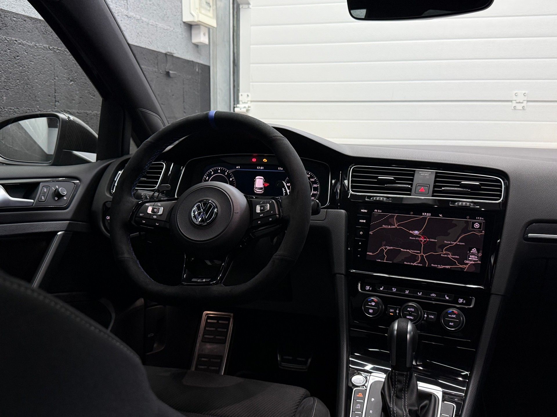 VW Golf 2.0 TSI R 4Motion DSG-image-10
