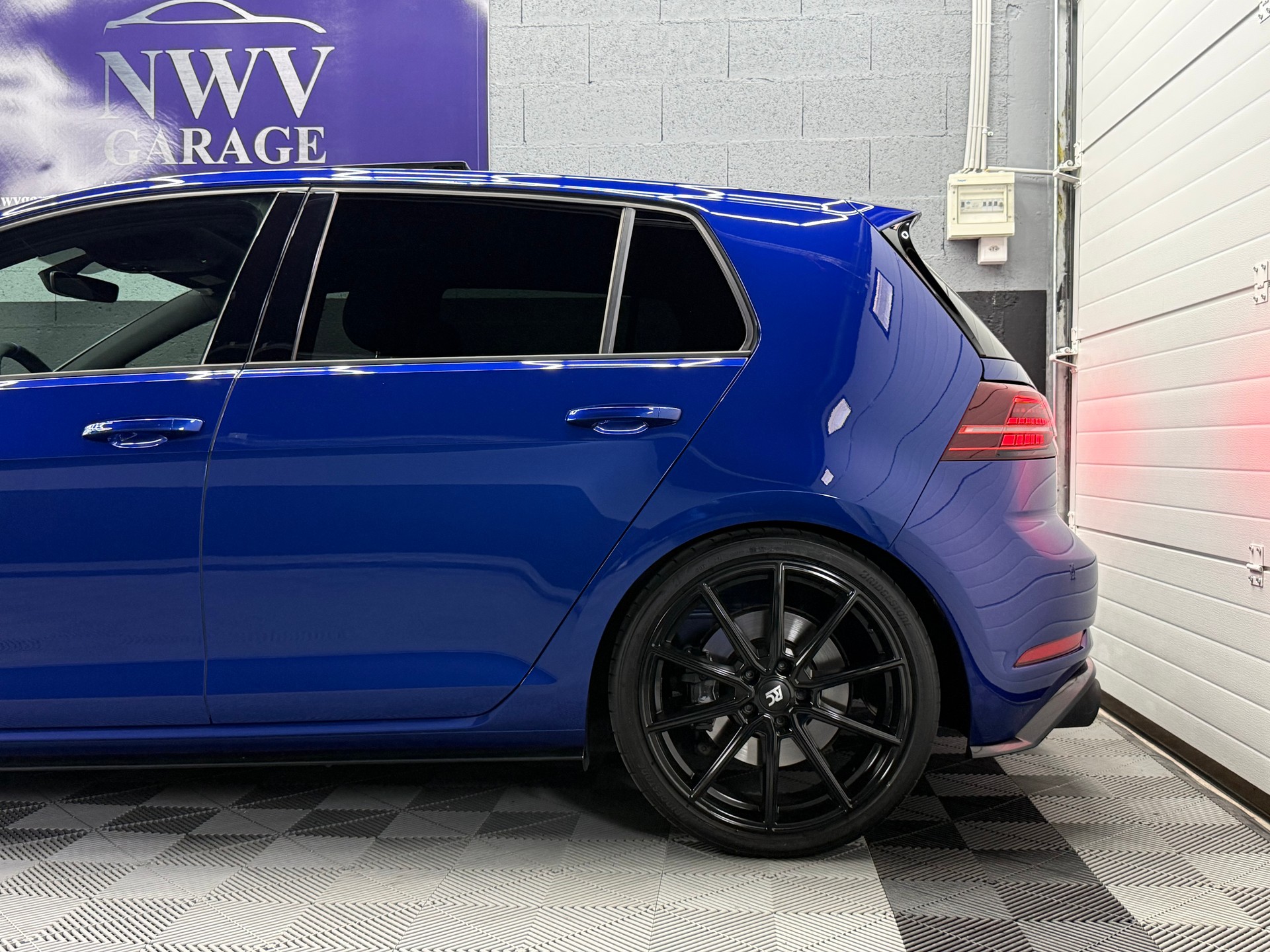 VW Golf 2.0 TSI R 4Motion DSG-image-15