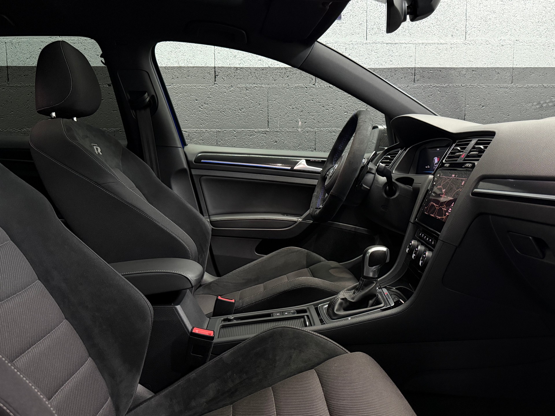 VW Golf 2.0 TSI R 4Motion DSG-image-8