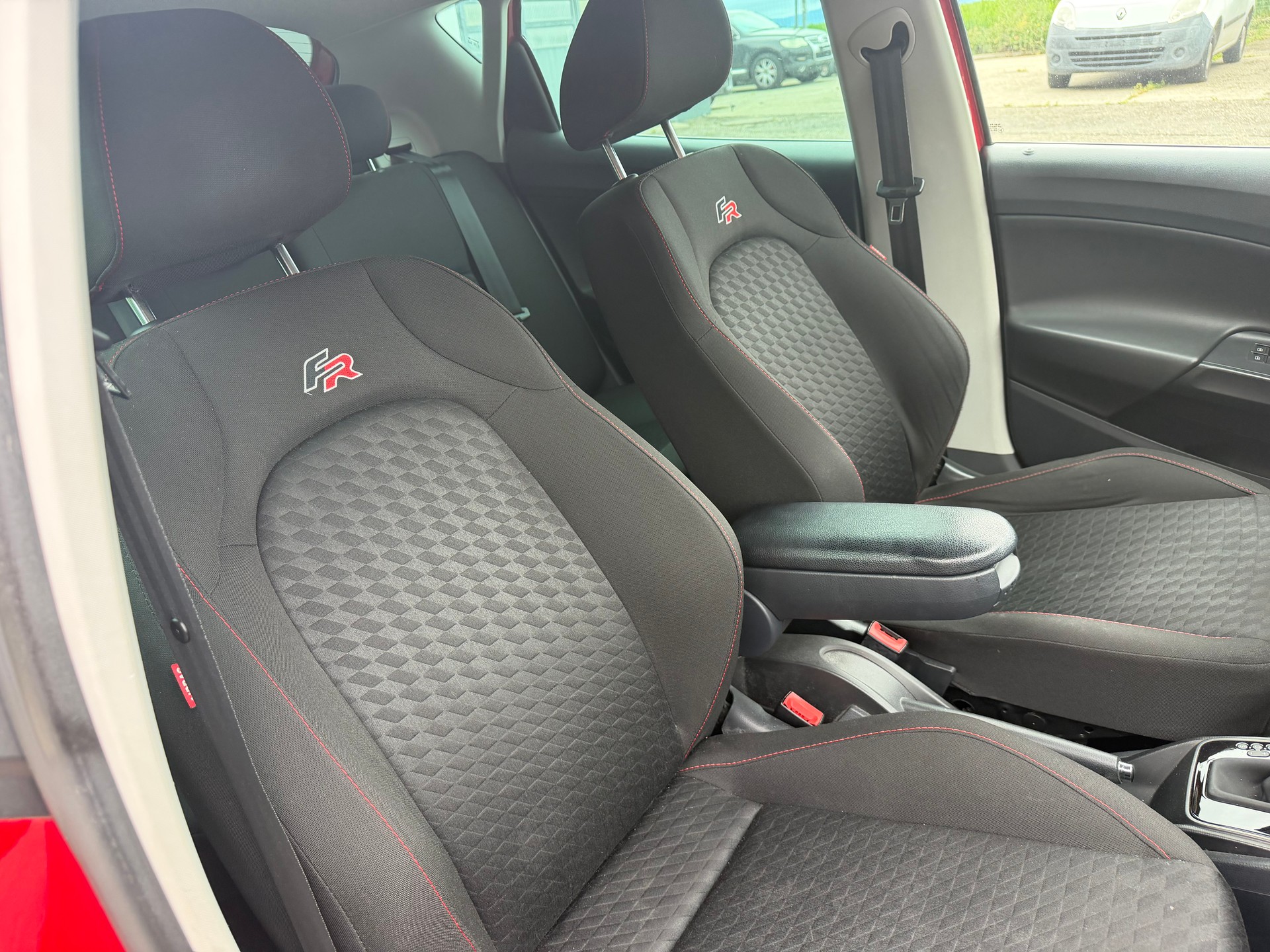 SEAT Ibiza 1.4 TSI FR-image-5