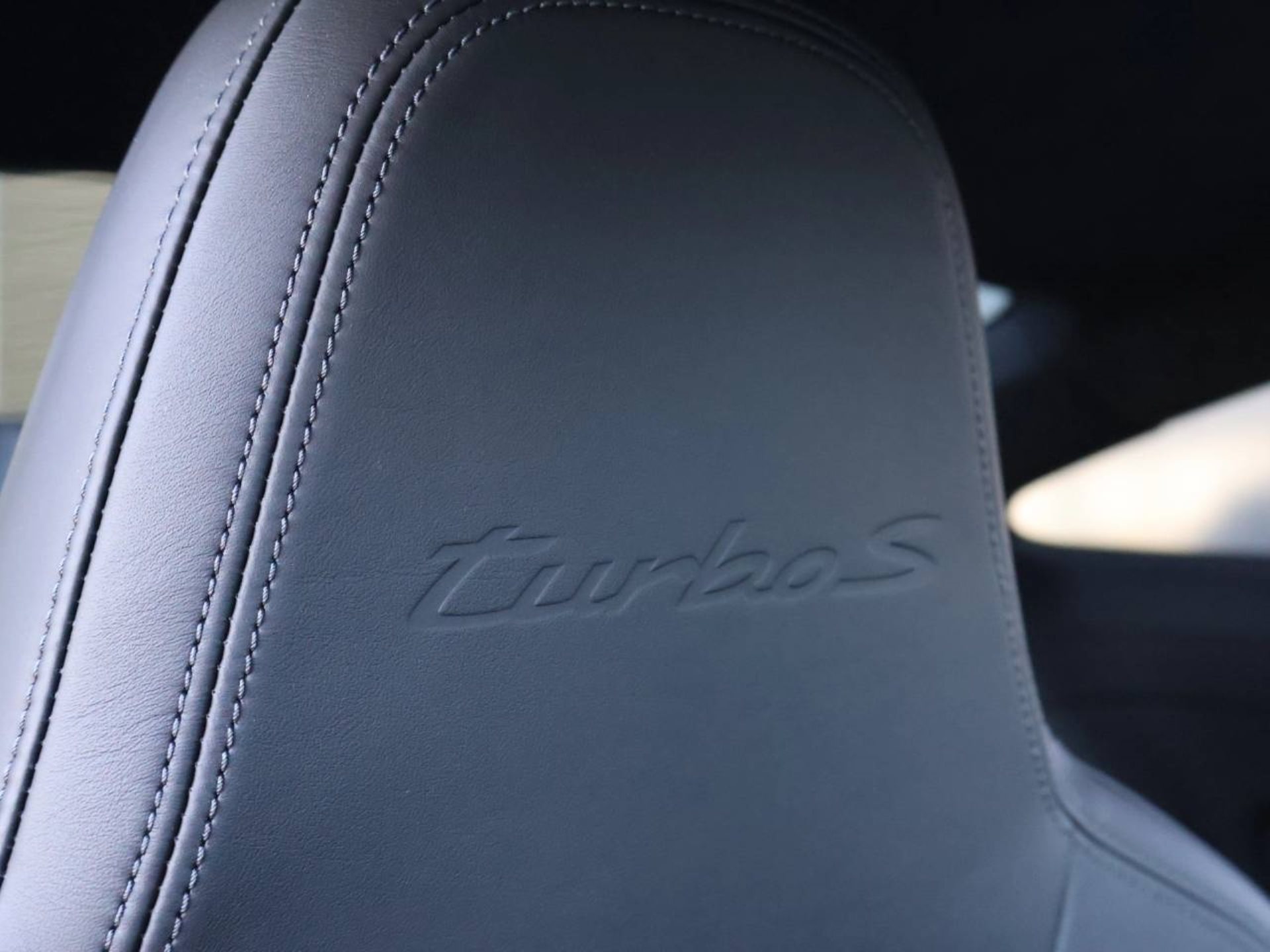 PORSCHE 911 Turbo S-image-28