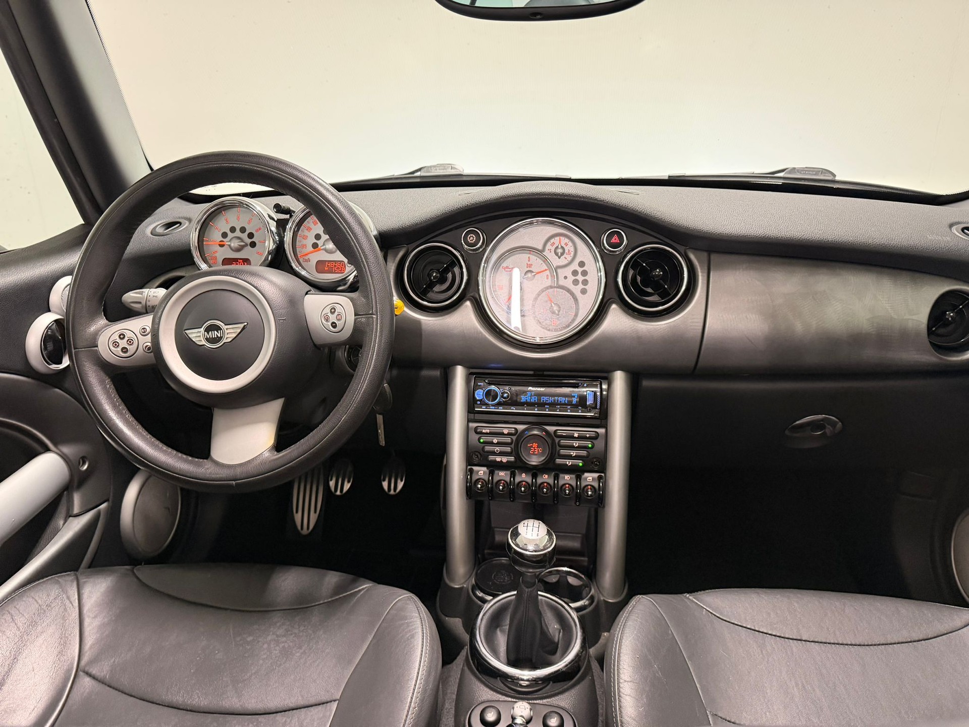MINI Cooper S Cabriolet-image-13