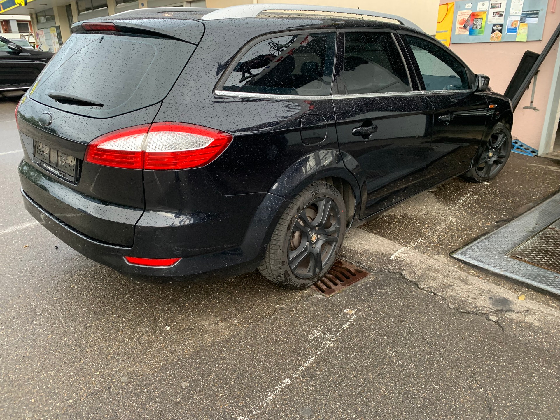 FORD Mondeo 2.0 EcoBoost SCTi Ghia PowerShift-image-2
