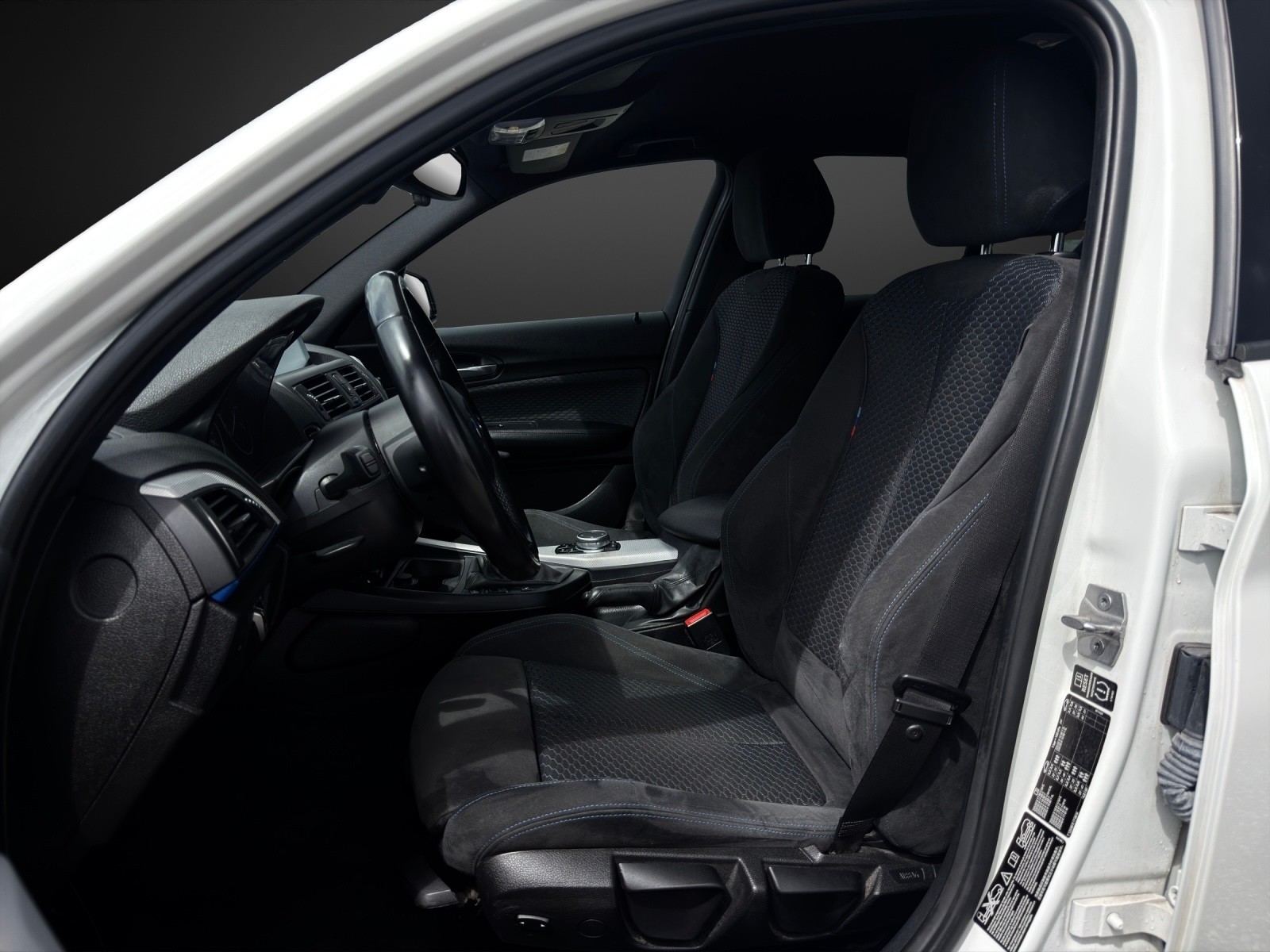 BMW 118d xDrive M-Sportpaket-image-6