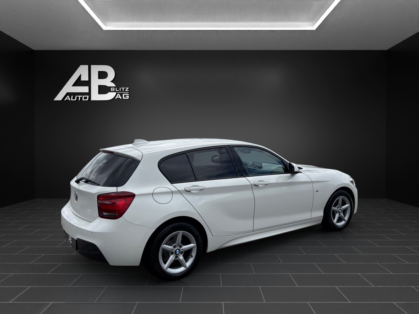 BMW 118d xDrive M-Sportpaket-image-4