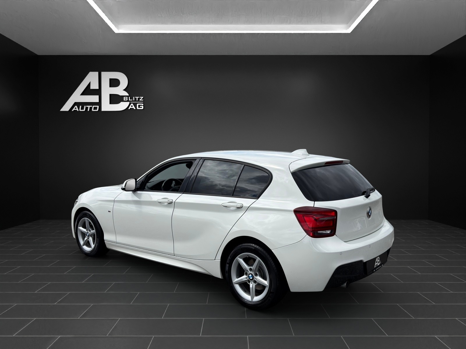 BMW 118d xDrive M-Sportpaket-showroom-element-2
