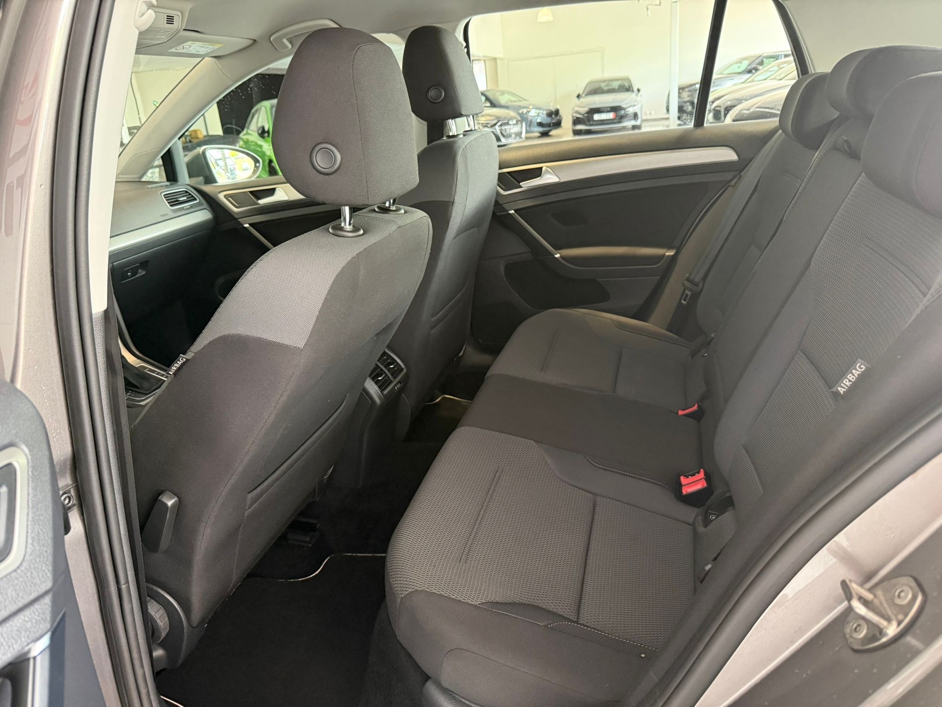 VW Golf 1.0 TSI BlueMotion Comfortline DSG-image-16