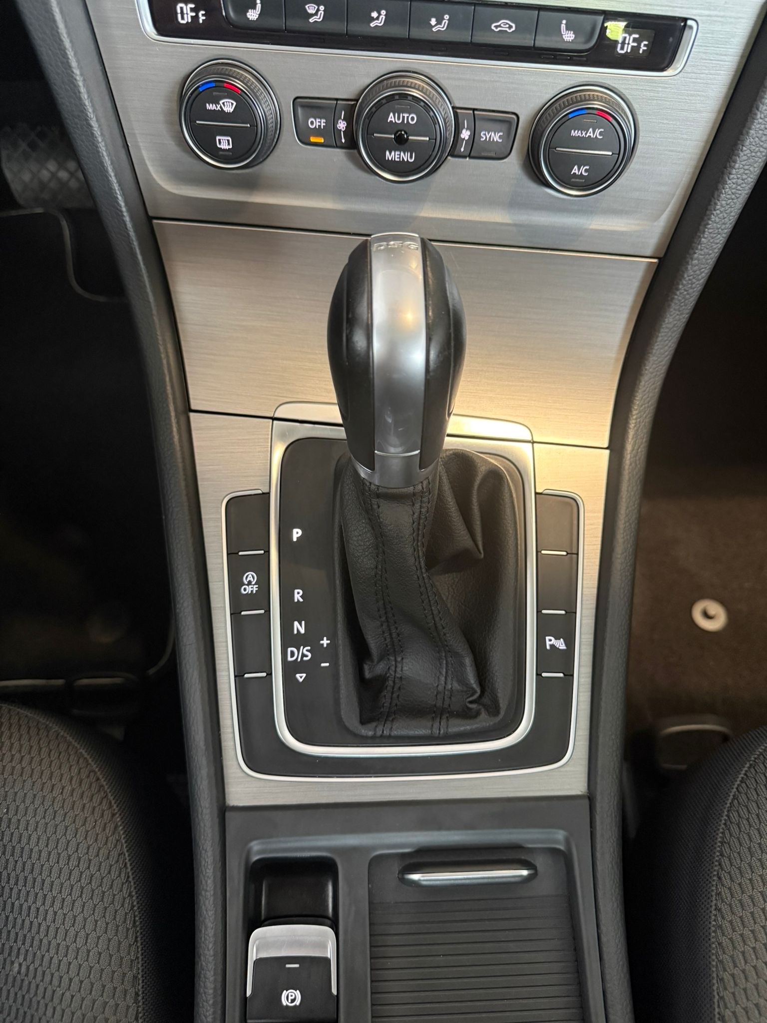 VW Golf 1.0 TSI BlueMotion Comfortline DSG-image-11