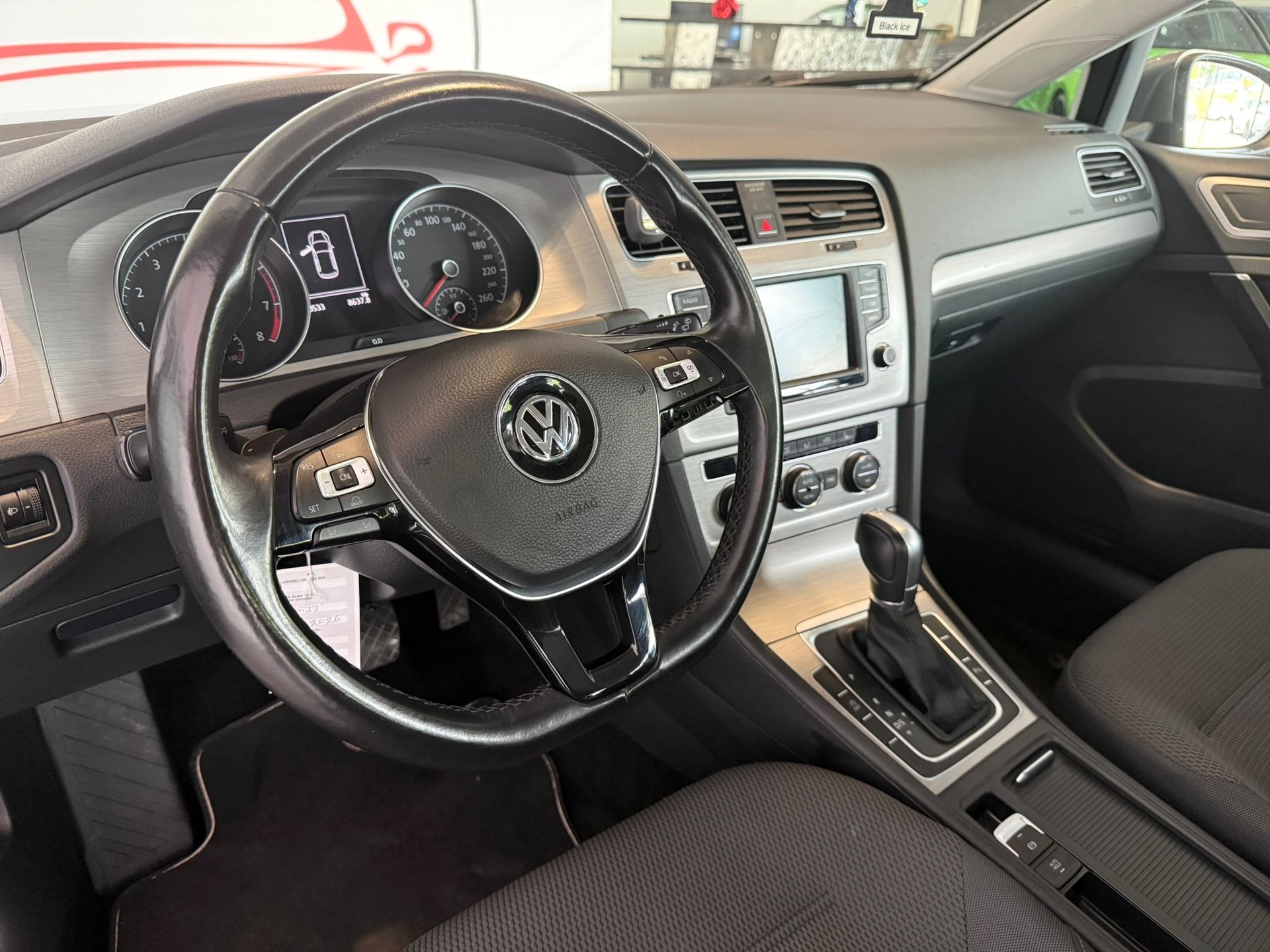 VW Golf 1.0 TSI BlueMotion Comfortline DSG-image-9